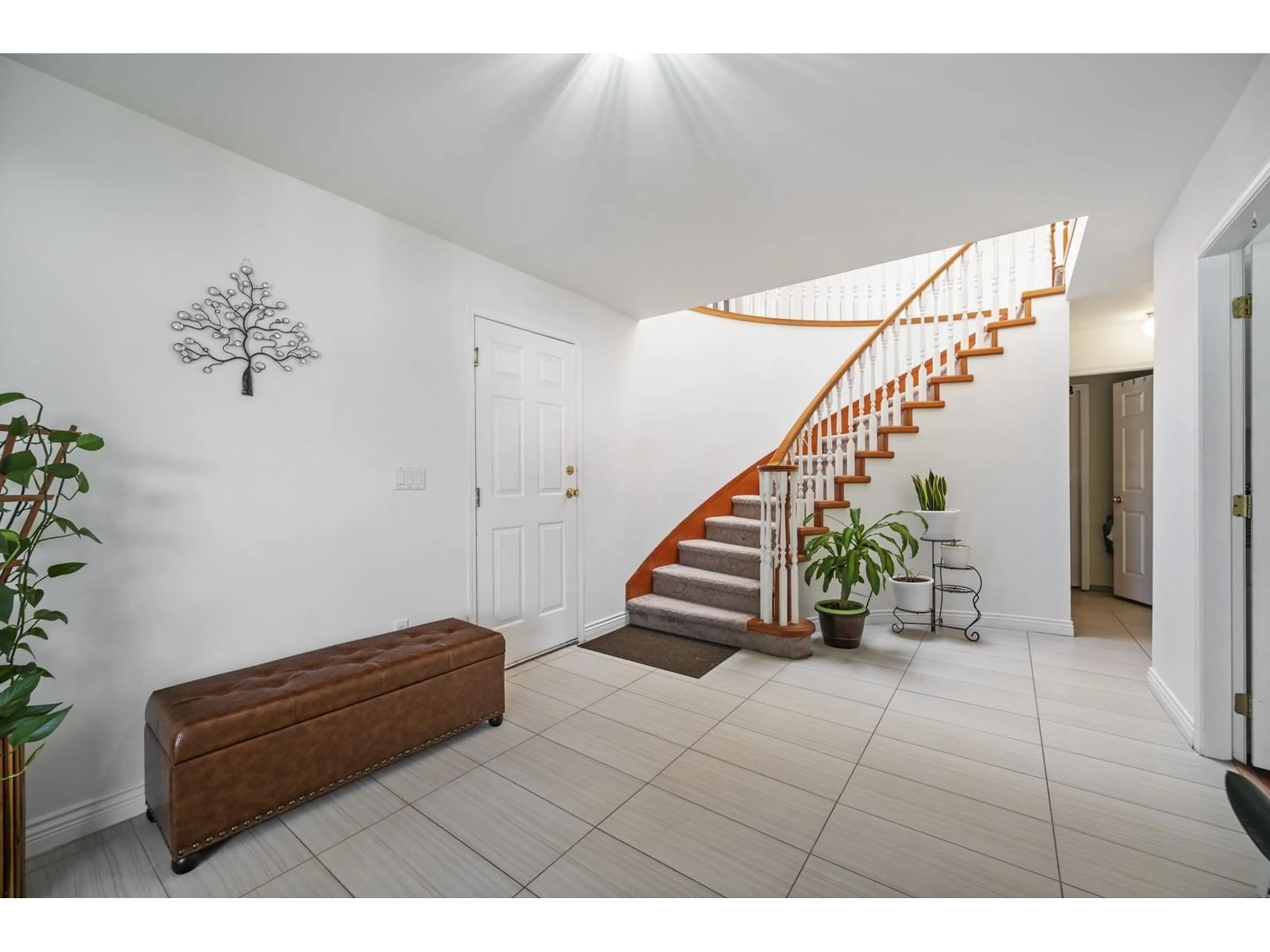 Indoor foyer for 6890 123A, Surrey British Columbia V3W0X4