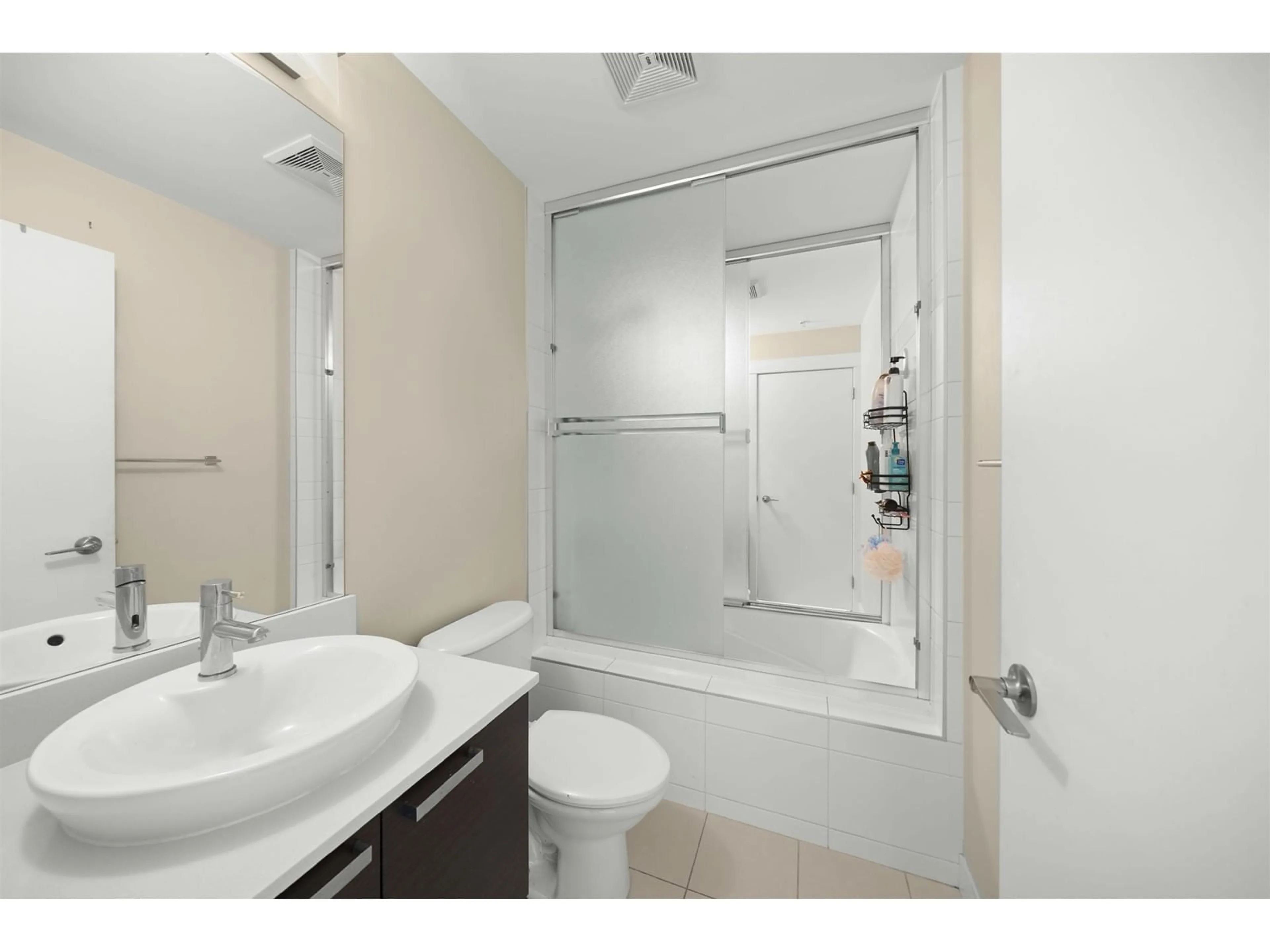 Standard bathroom, unknown for 318 - 18818 68TH, Surrey British Columbia V4N6K2