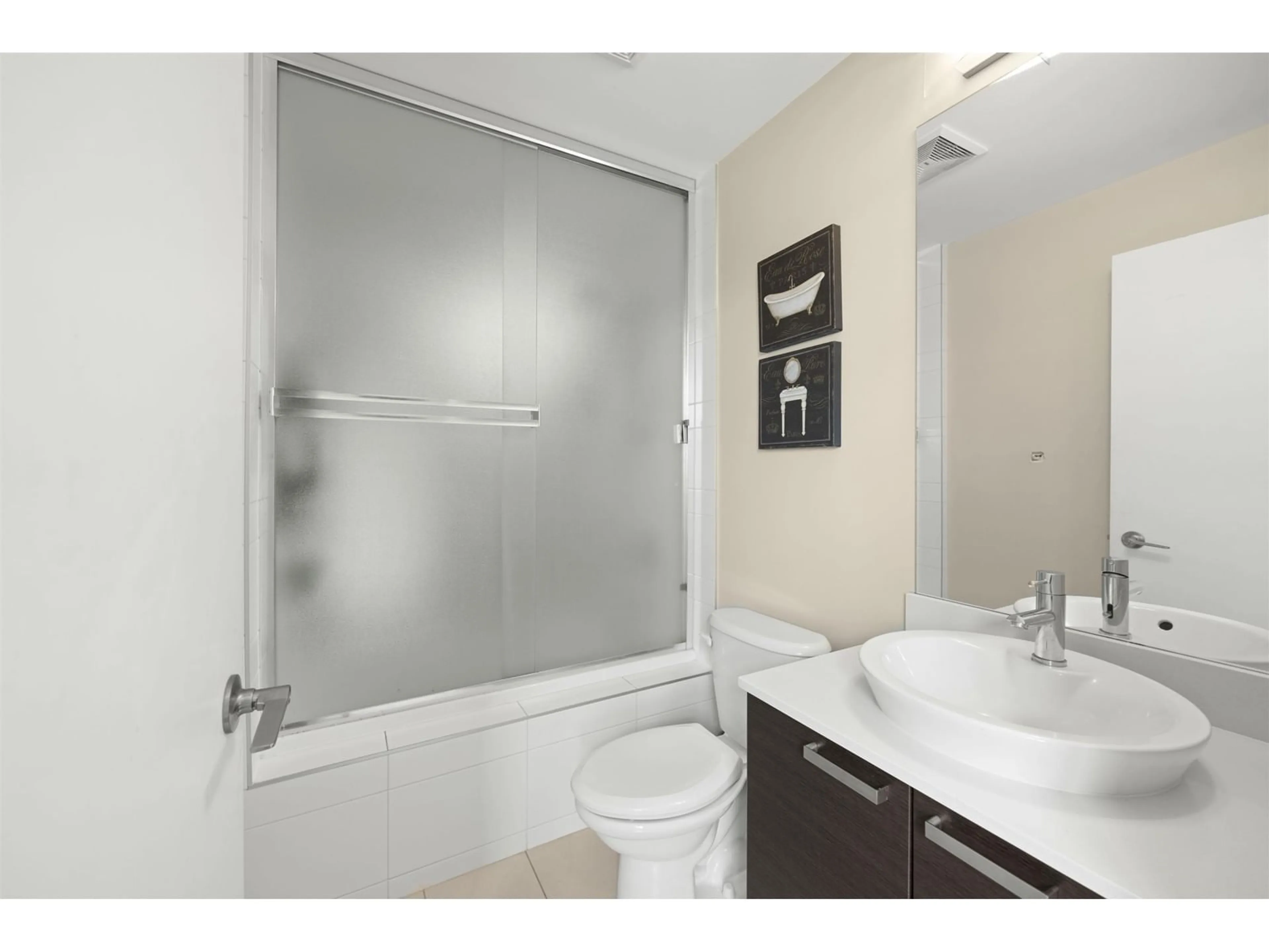 Standard bathroom, unknown for 318 - 18818 68TH, Surrey British Columbia V4N6K2