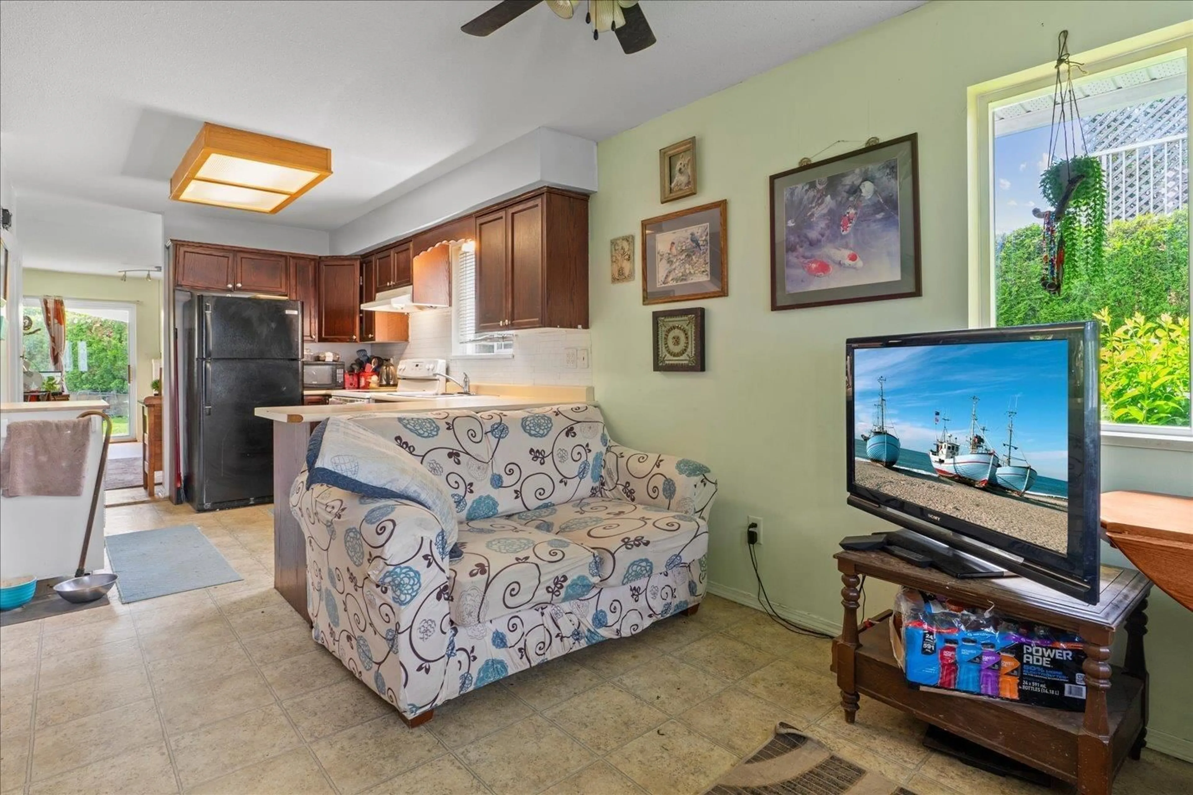Living room with furniture, ceramic/tile floor for 6 - 1836 HEATH ROAD, Agassiz British Columbia V0M1A2