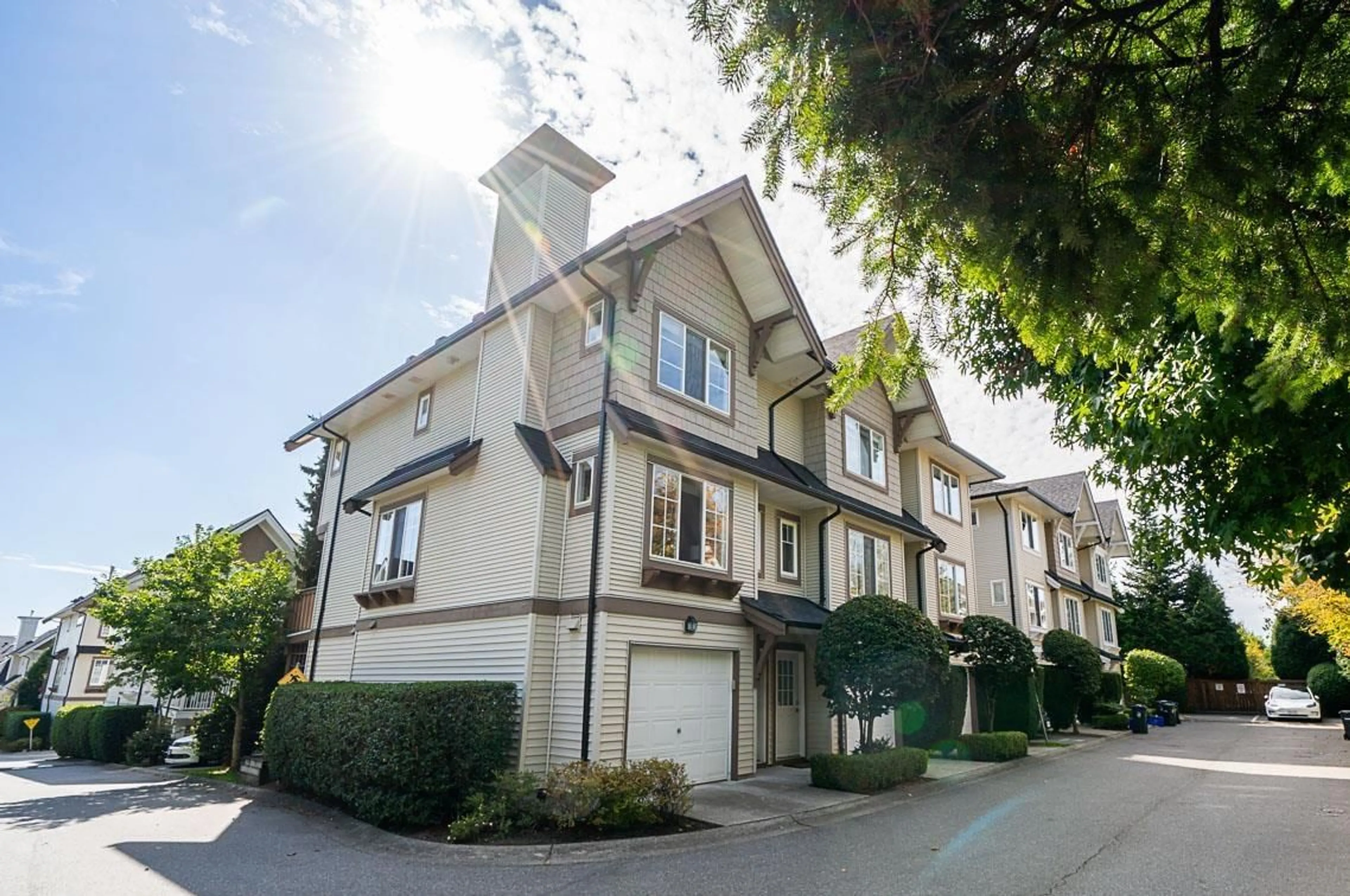 Unknown for 22 - 20540 66, Langley British Columbia V2Y2Y7