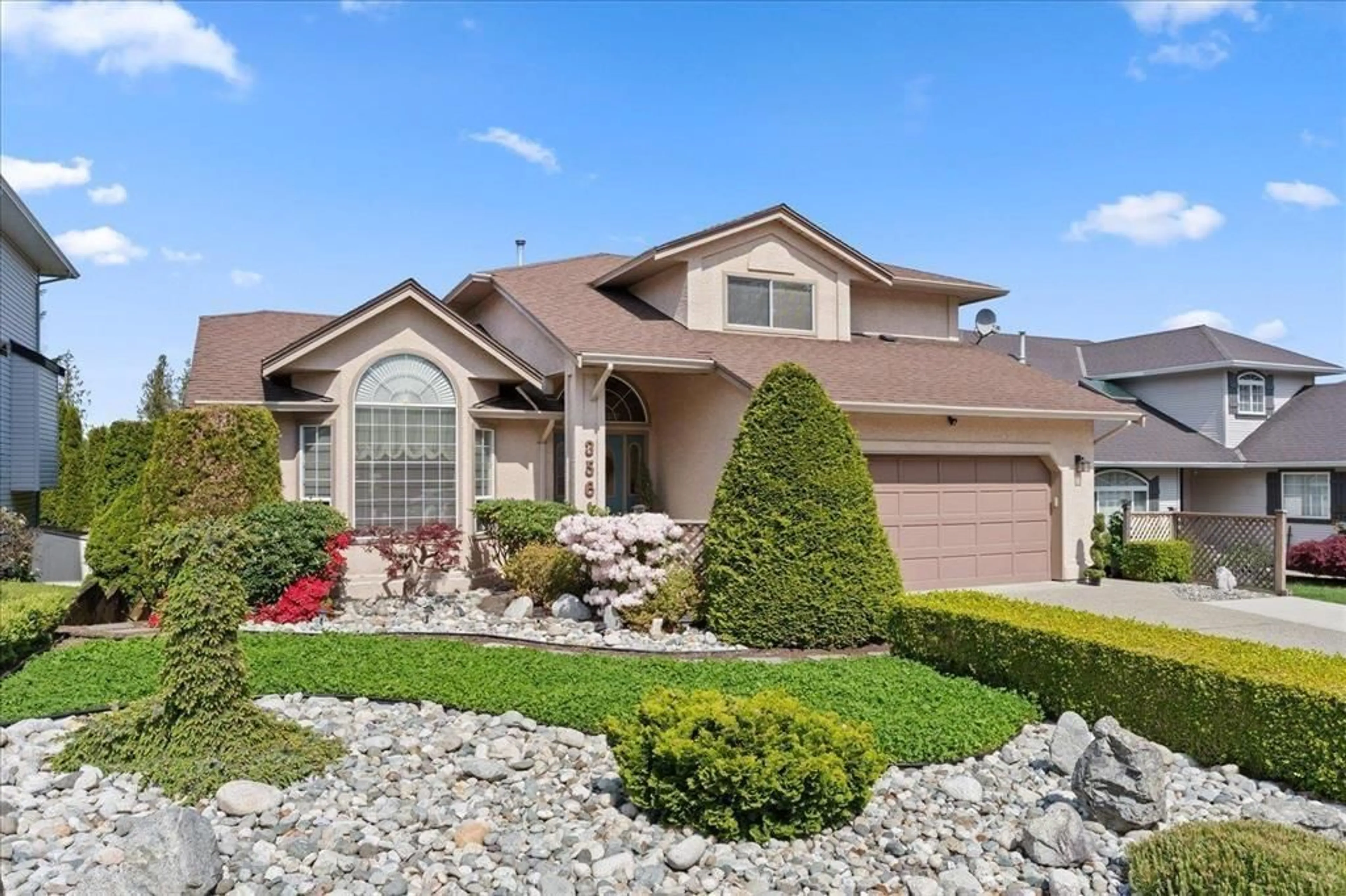 Home with vinyl exterior material, street for 3561 PICTON, Abbotsford British Columbia V2S7H6