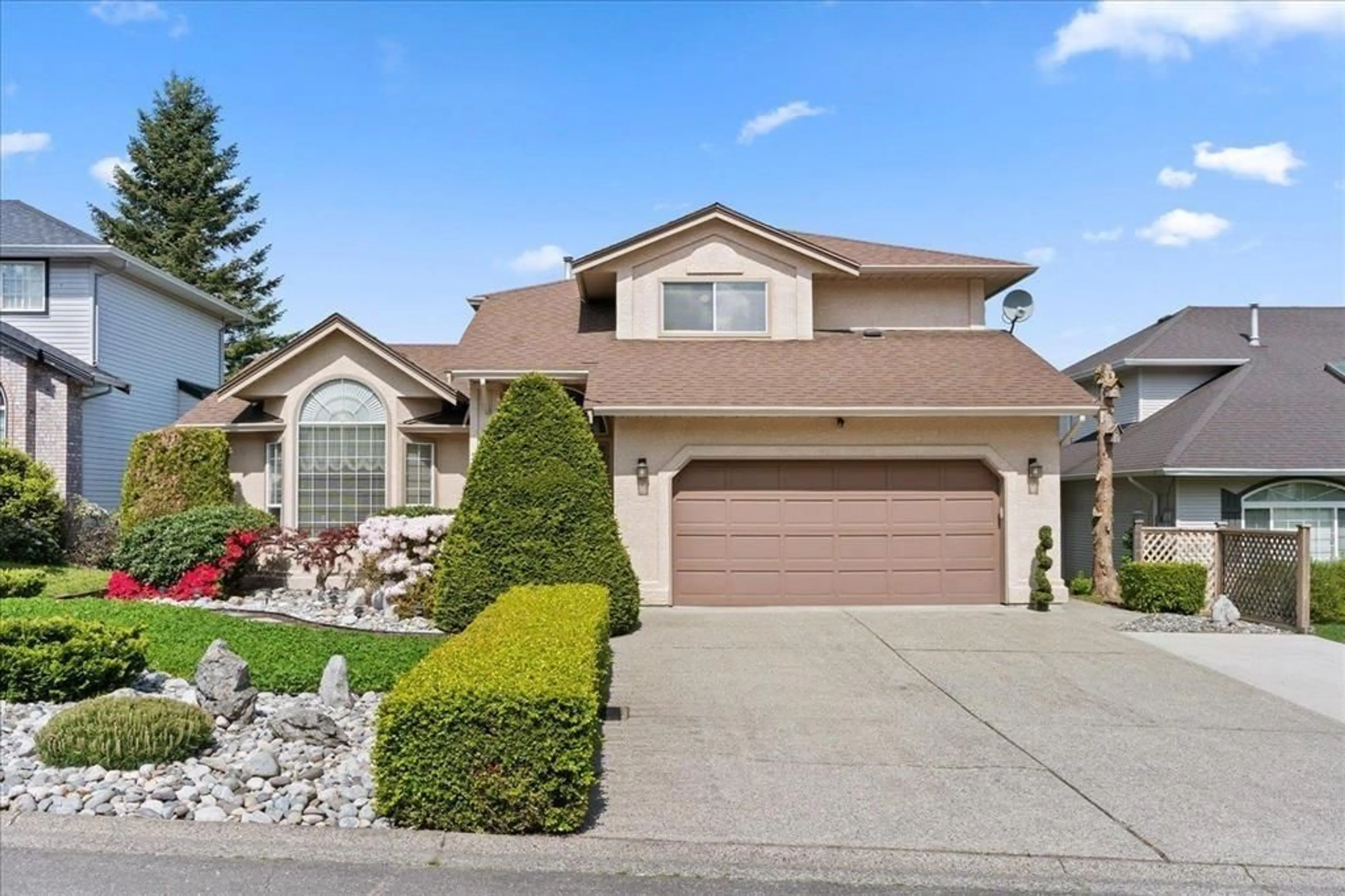 Home with vinyl exterior material, street for 3561 PICTON, Abbotsford British Columbia V2S7H6