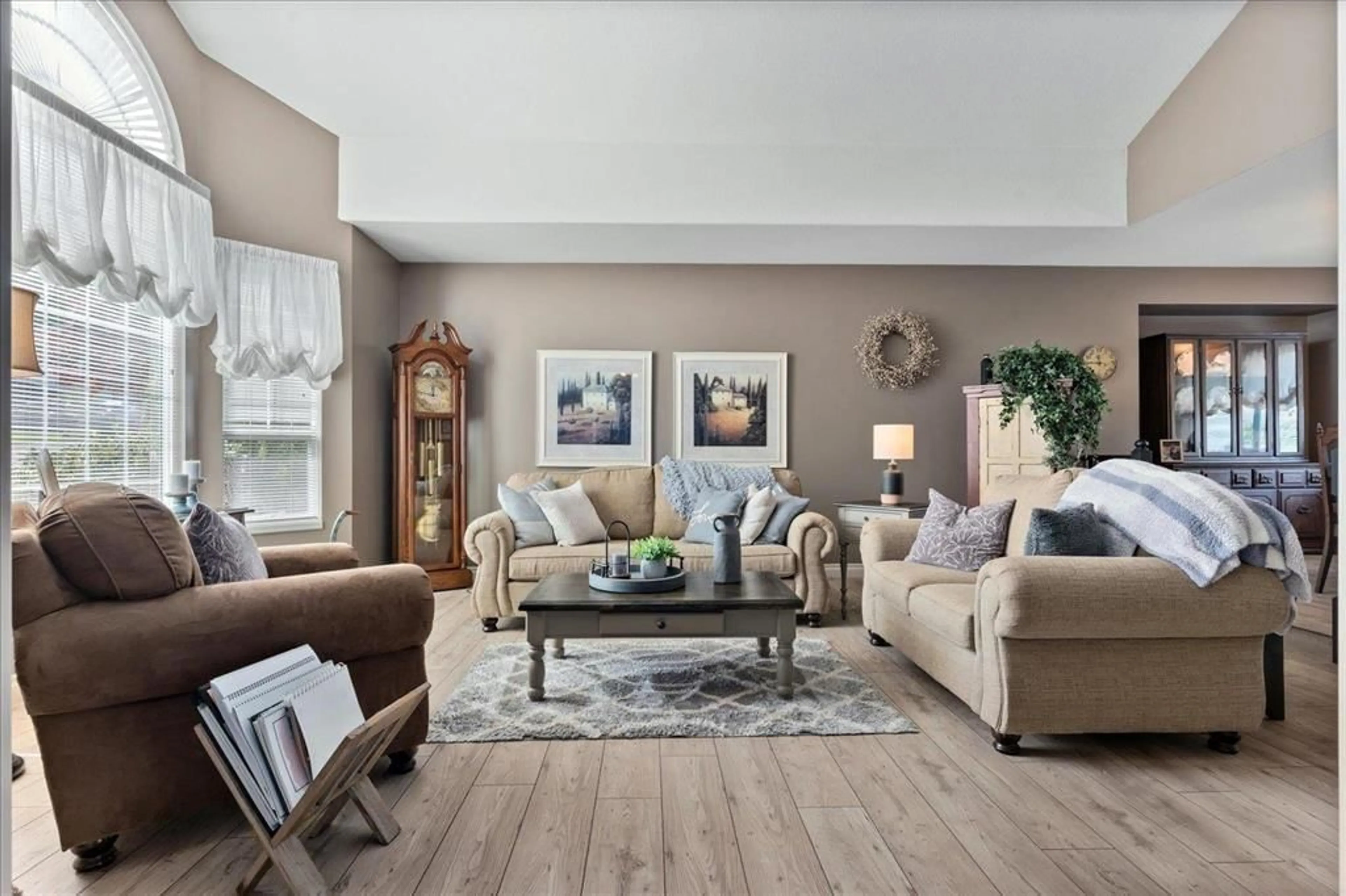 Living room with furniture, unknown for 3561 PICTON, Abbotsford British Columbia V2S7H6