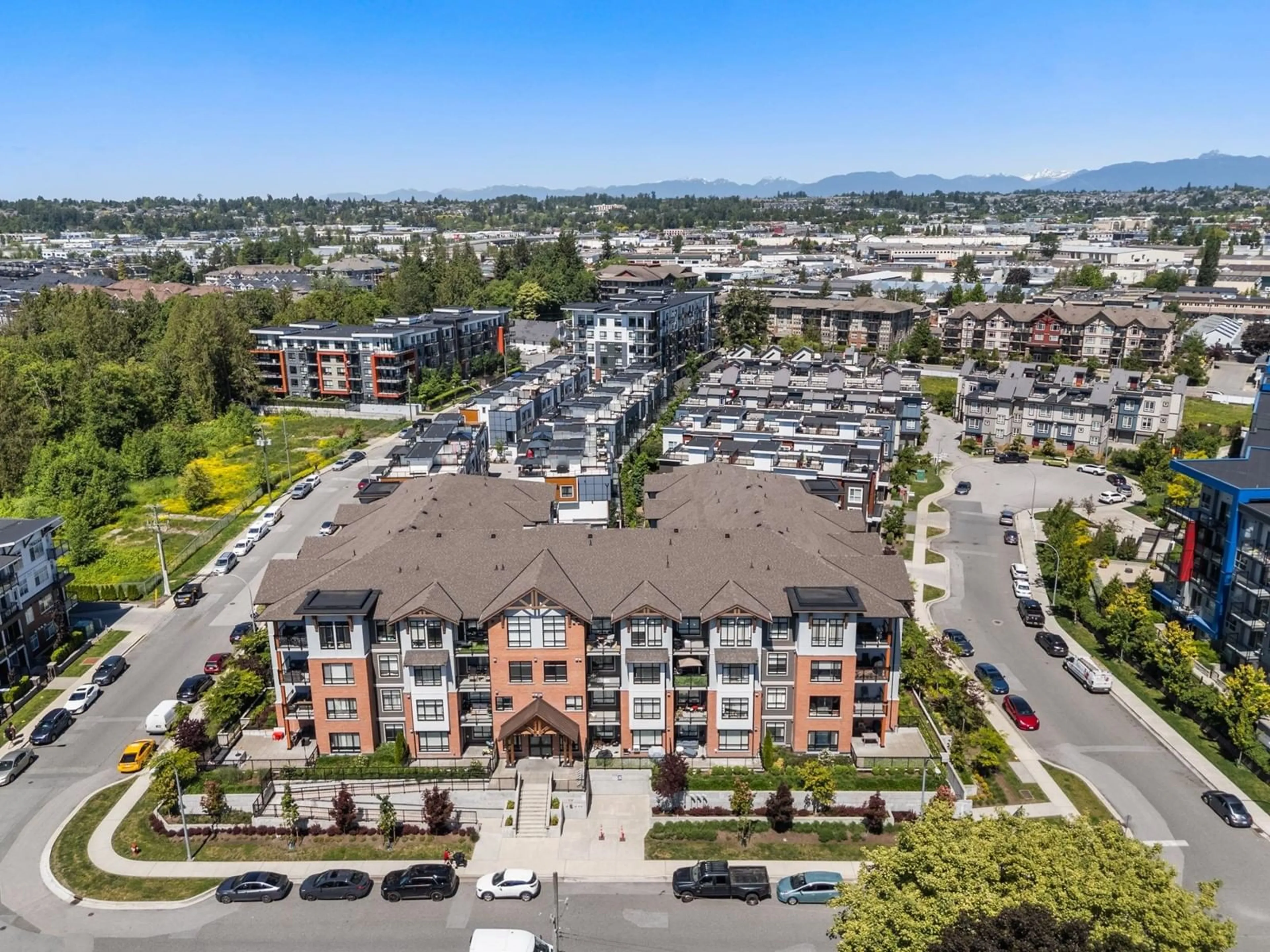 A pic from outside/outdoor area/front of a property/back of a property/a pic from drone, mountain view for 304 - 19945 BRYDON, Langley British Columbia V3A0P4