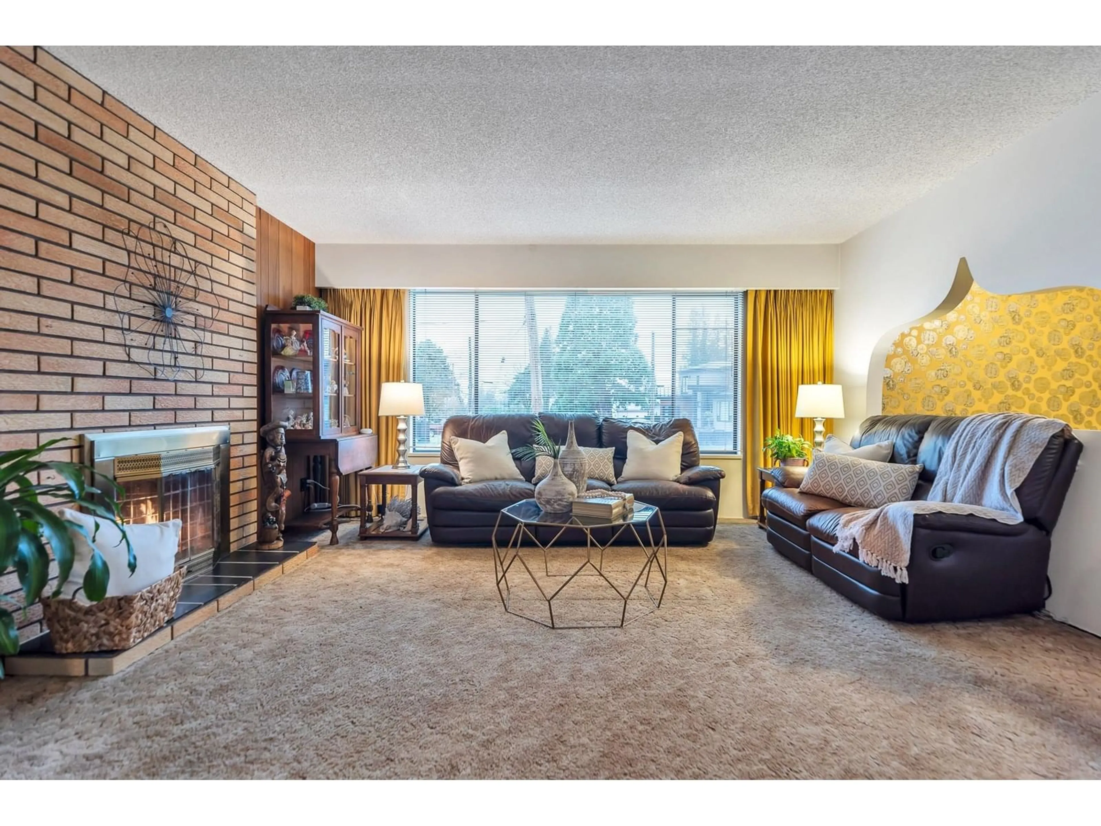 Living room with furniture, carpet floor for 8646 115A, Delta British Columbia V4C5R9