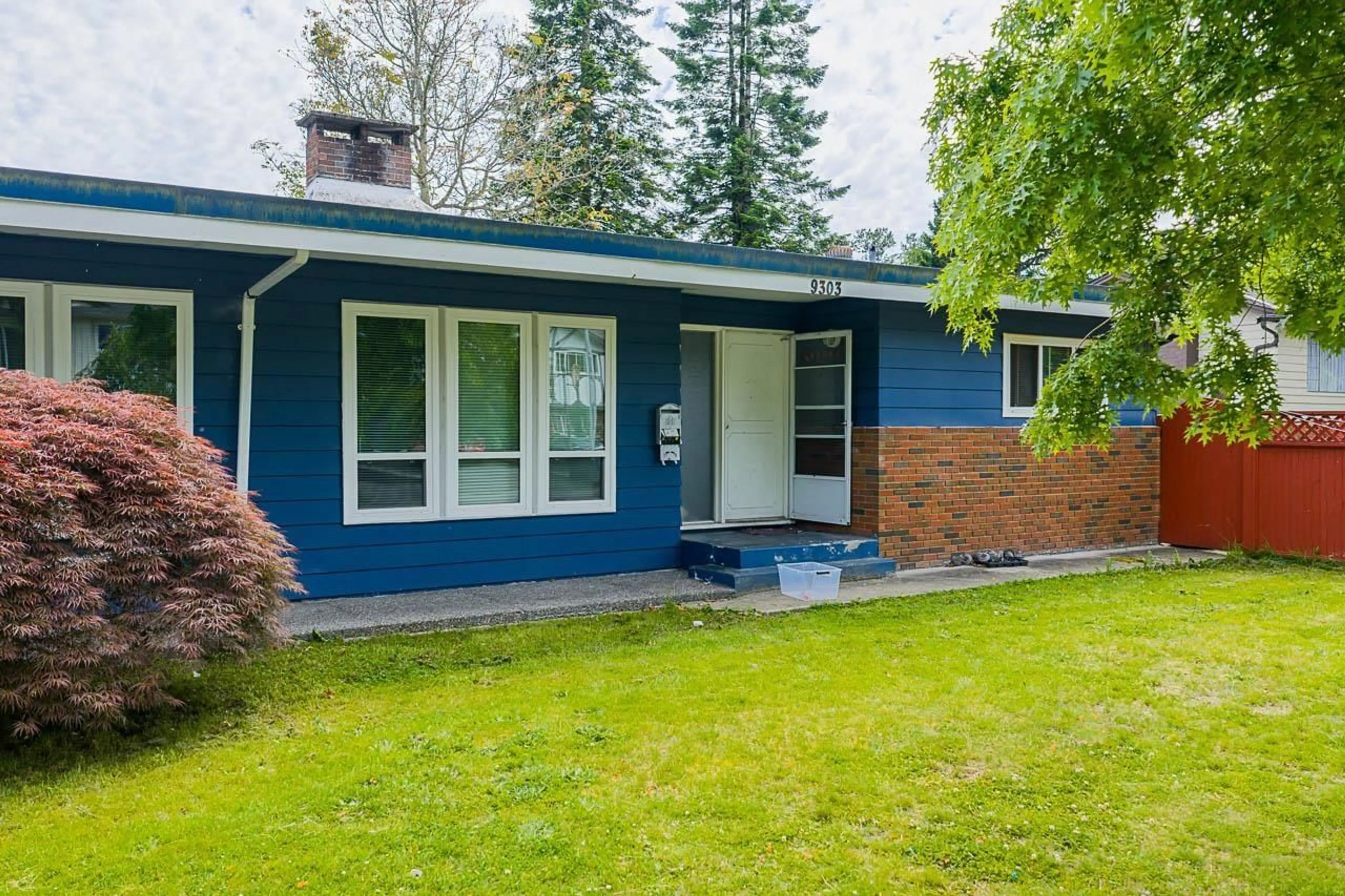 Home with vinyl exterior material, street for 9303 STUART, Surrey British Columbia V3V1T8