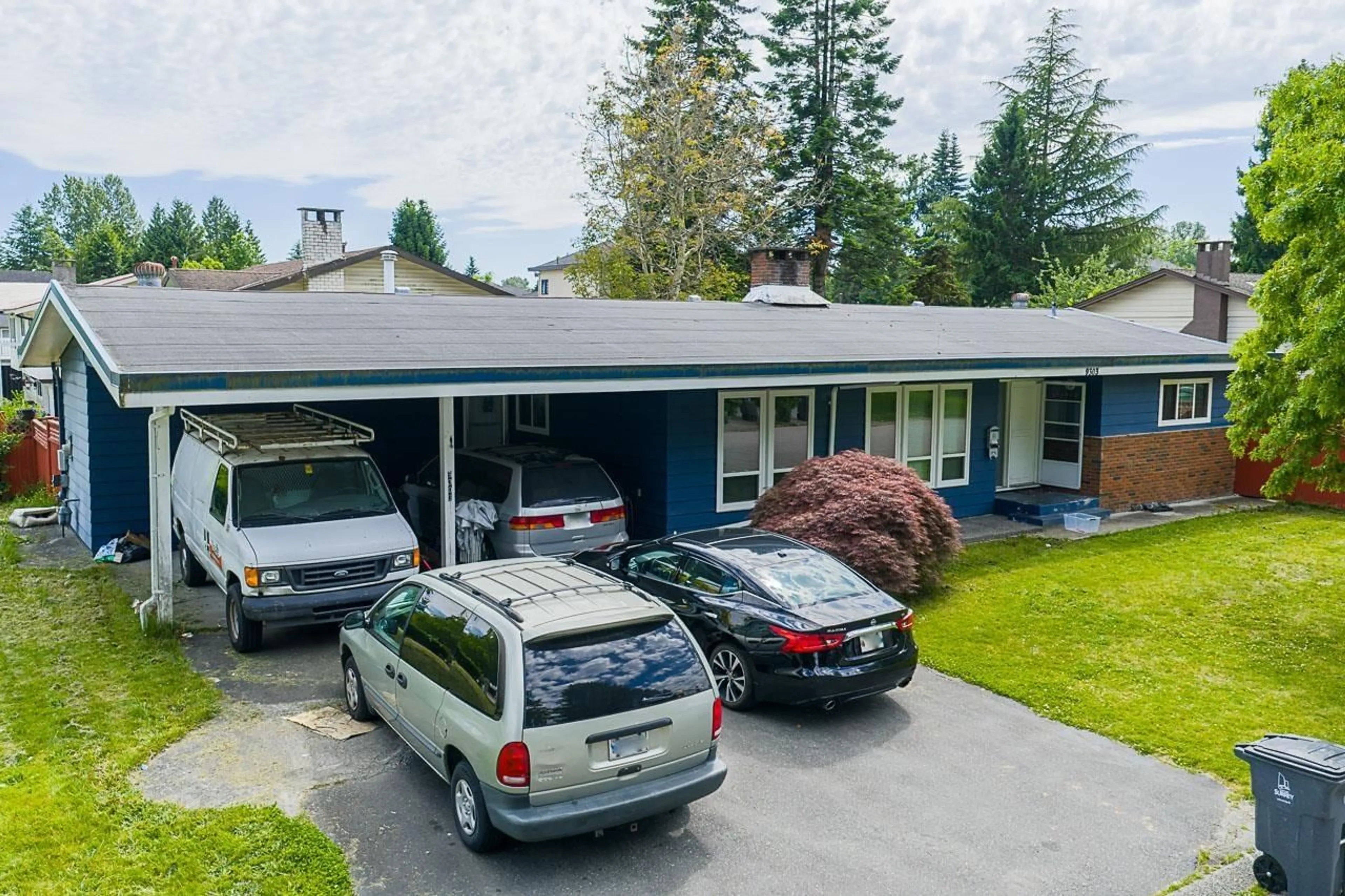 A pic from outside/outdoor area/front of a property/back of a property/a pic from drone, unknown for 9303 STUART, Surrey British Columbia V3V1T8