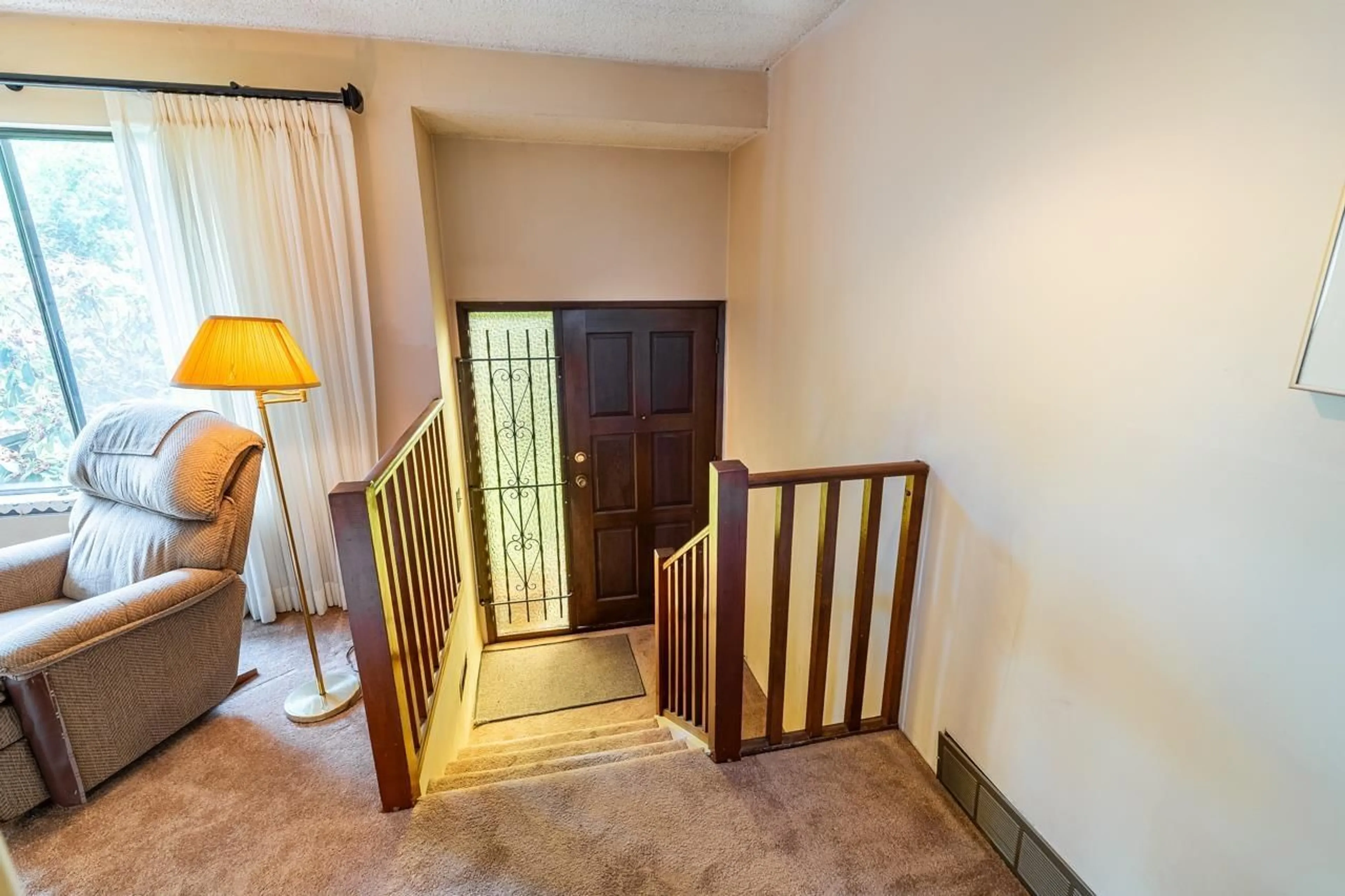 Indoor foyer for 7771 WANSFORD, Delta British Columbia V4C7T1