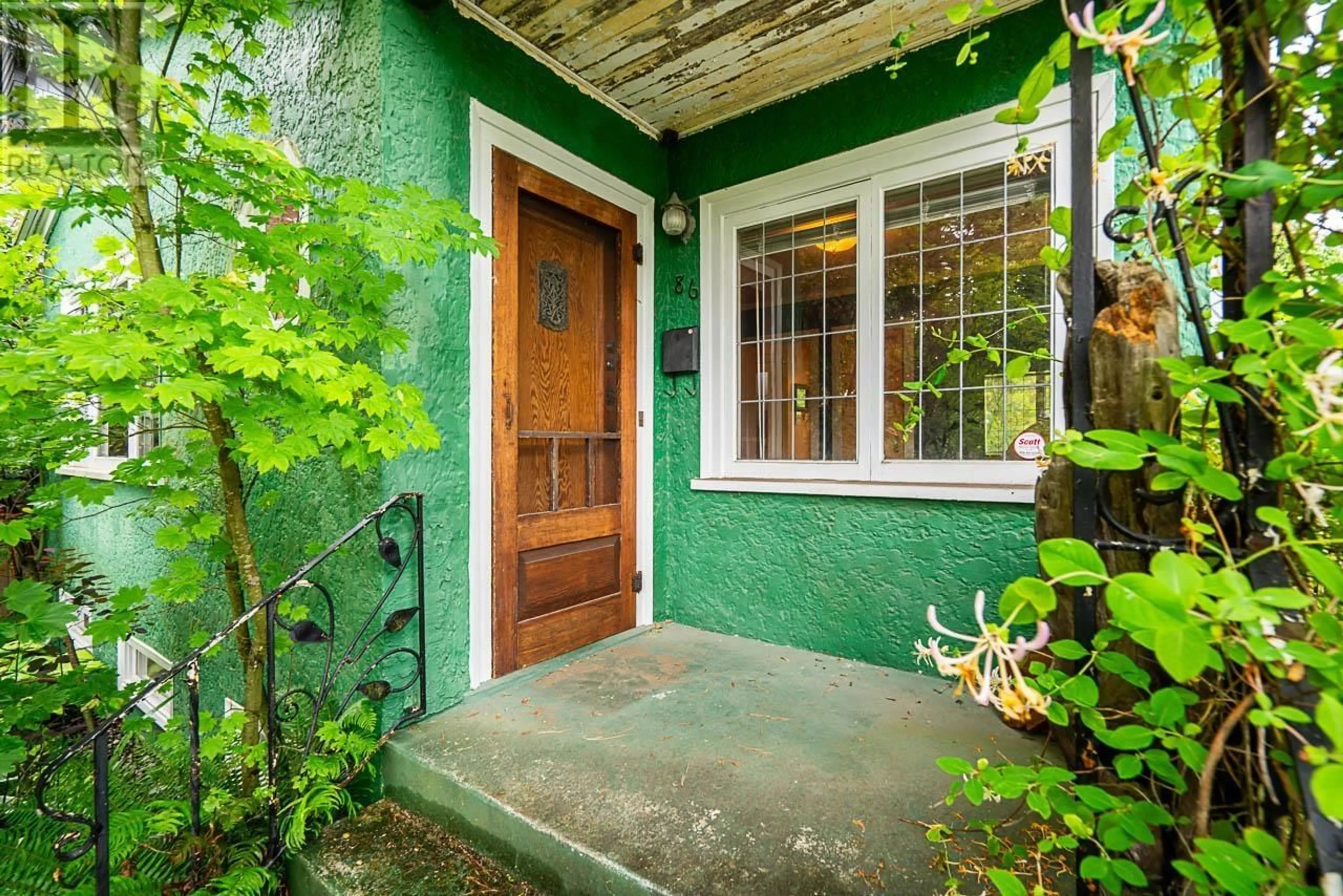 Indoor entryway for 86 20TH AVENUE, Vancouver British Columbia V5Y2C1