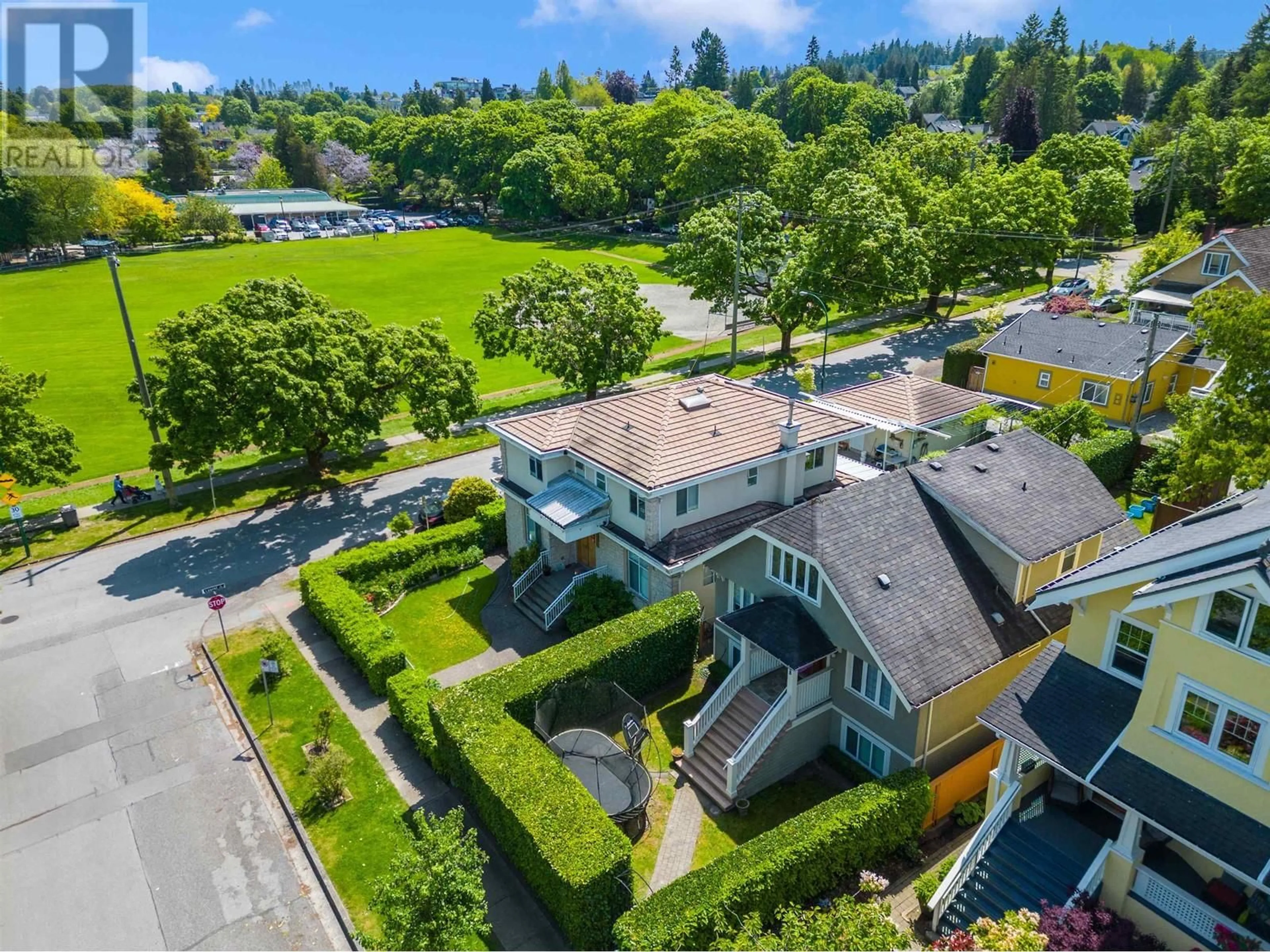 A pic from outside/outdoor area/front of a property/back of a property/a pic from drone, street for 908 21ST AVENUE, Vancouver British Columbia V5Z1Z1