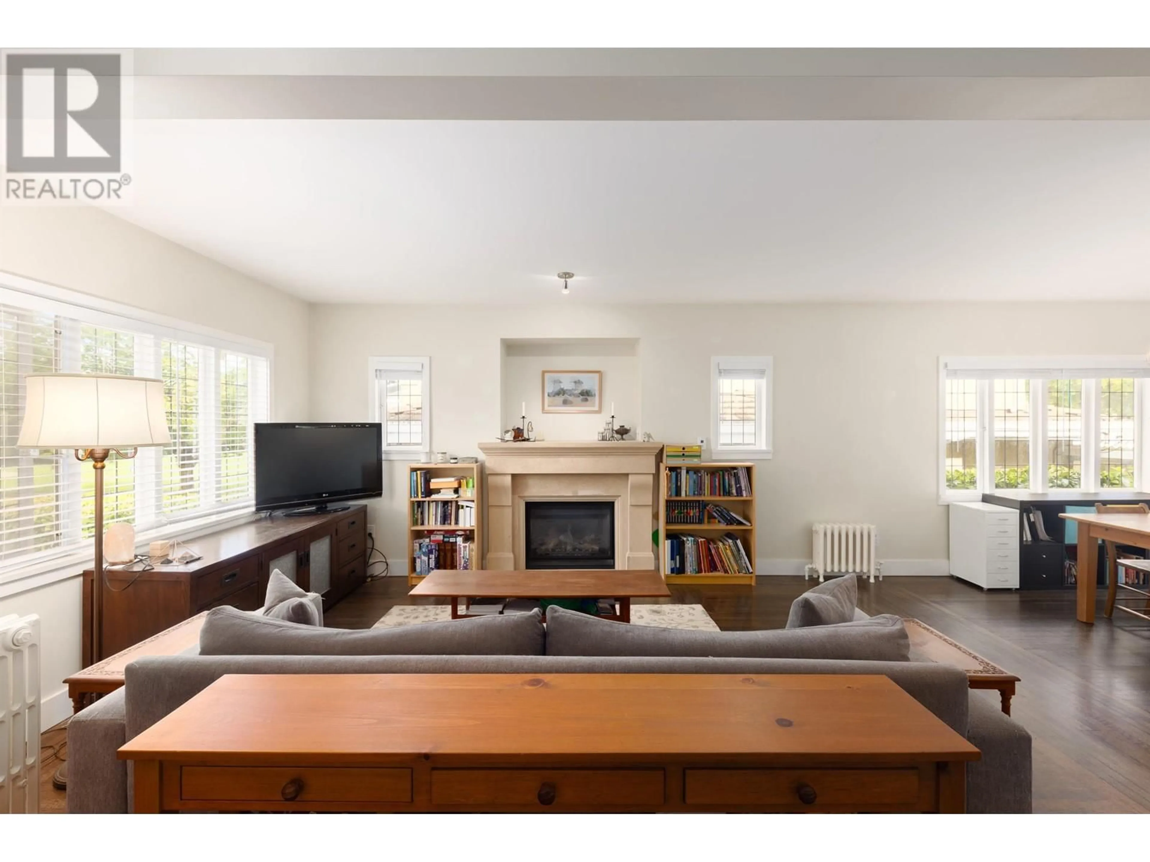 Living room with furniture, wood/laminate floor for 908 21ST AVENUE, Vancouver British Columbia V5Z1Z1