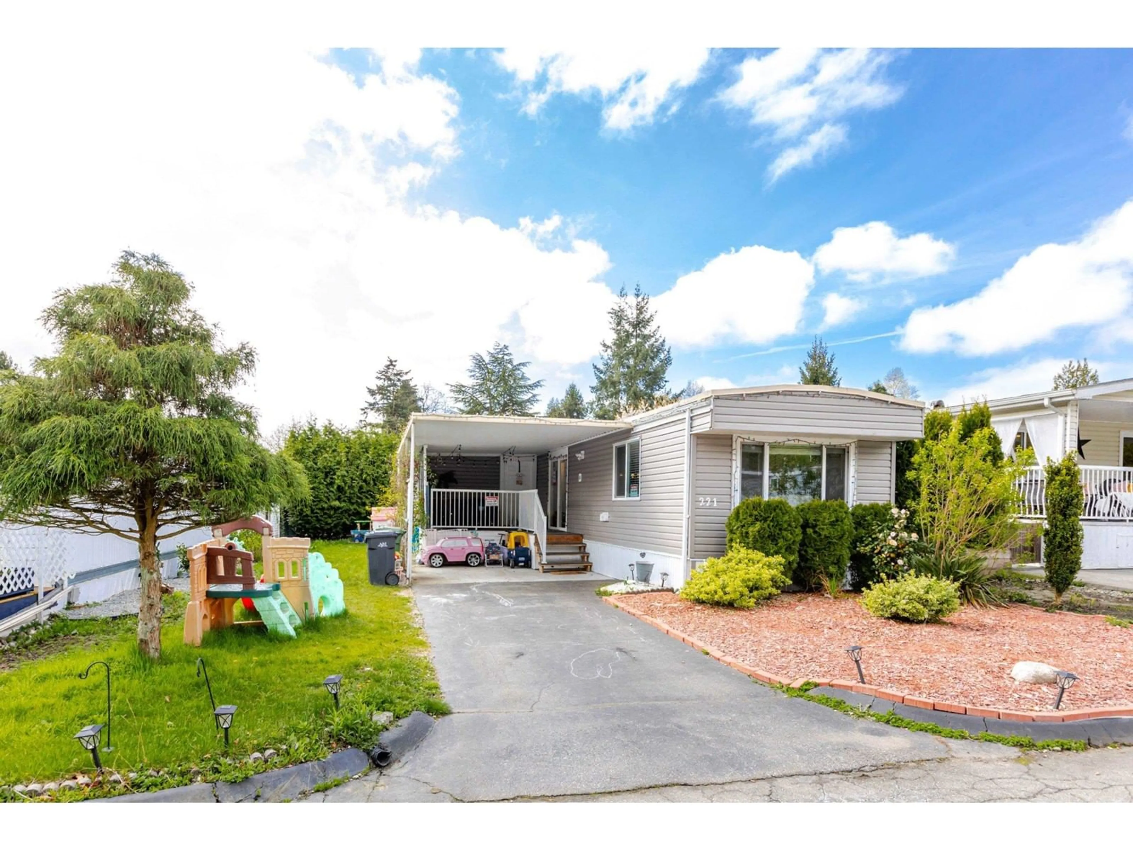Home with vinyl exterior material, street for 221 - 1840 160, Surrey British Columbia V3A4X4