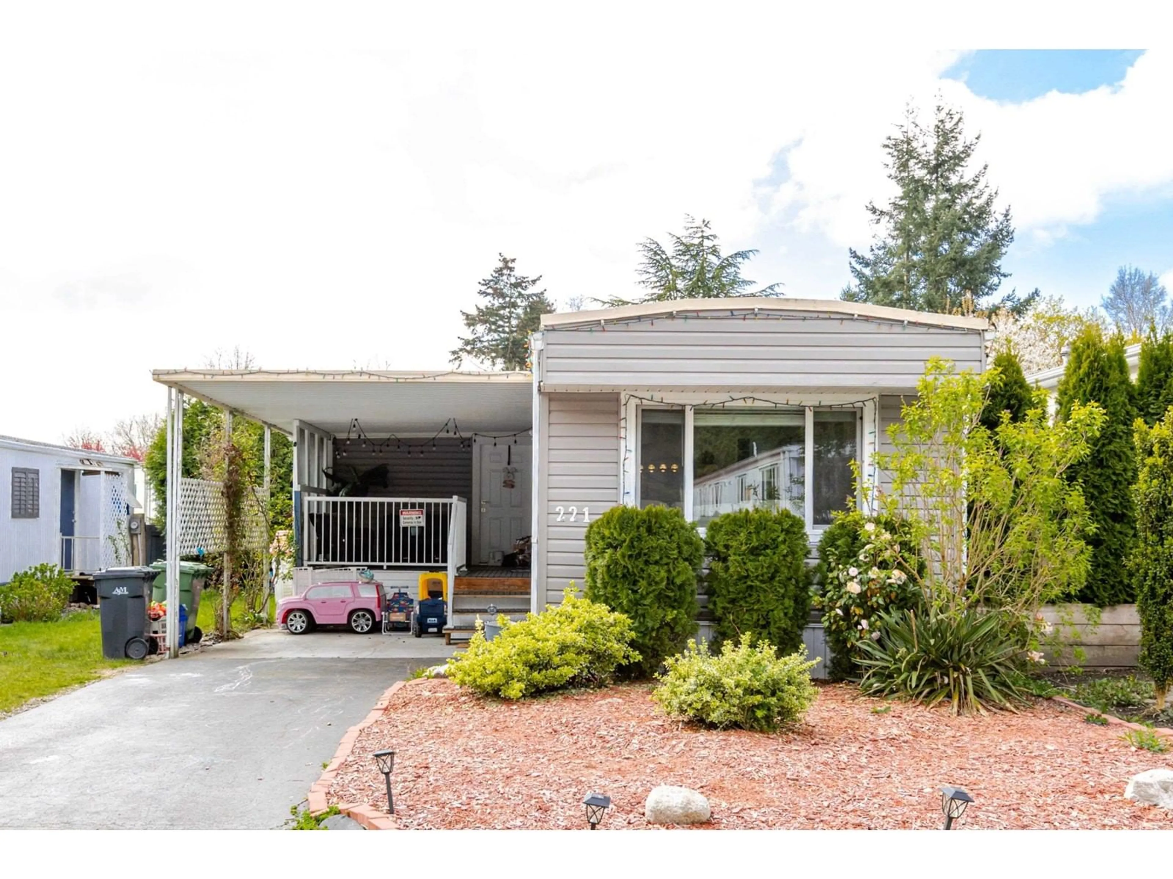 Home with vinyl exterior material, street for 221 - 1840 160, Surrey British Columbia V3A4X4