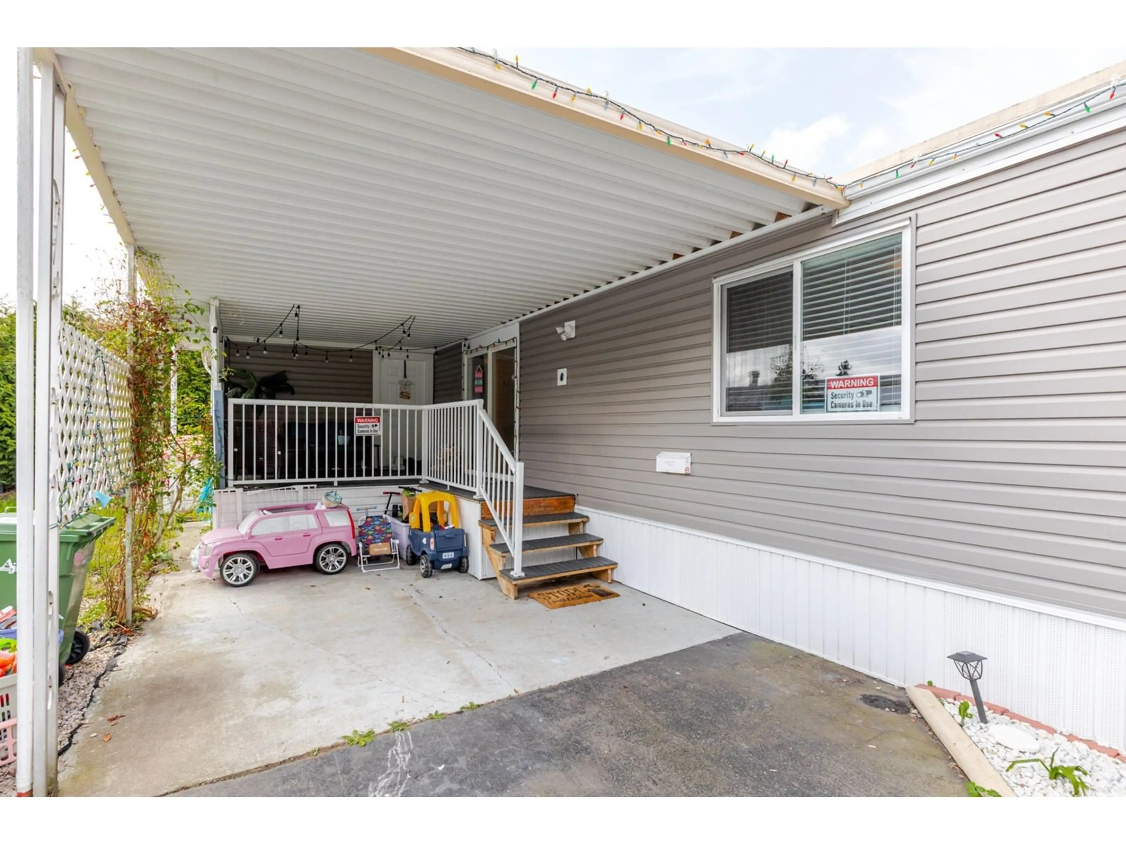 Indoor garage for 221 - 1840 160, Surrey British Columbia V3A4X4