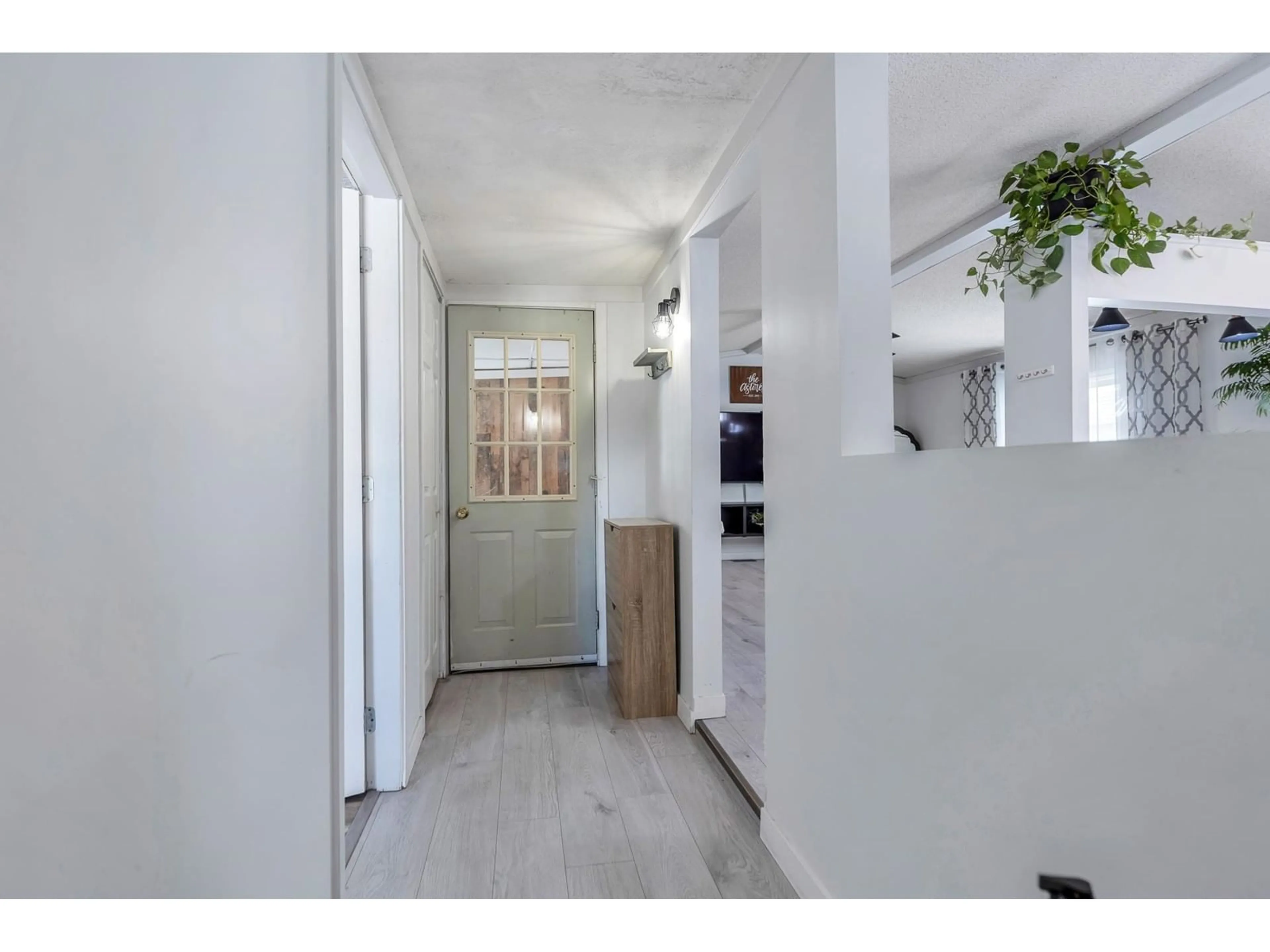 Indoor entryway for 96 - 1840 160 STREET, Surrey British Columbia V4A4X4