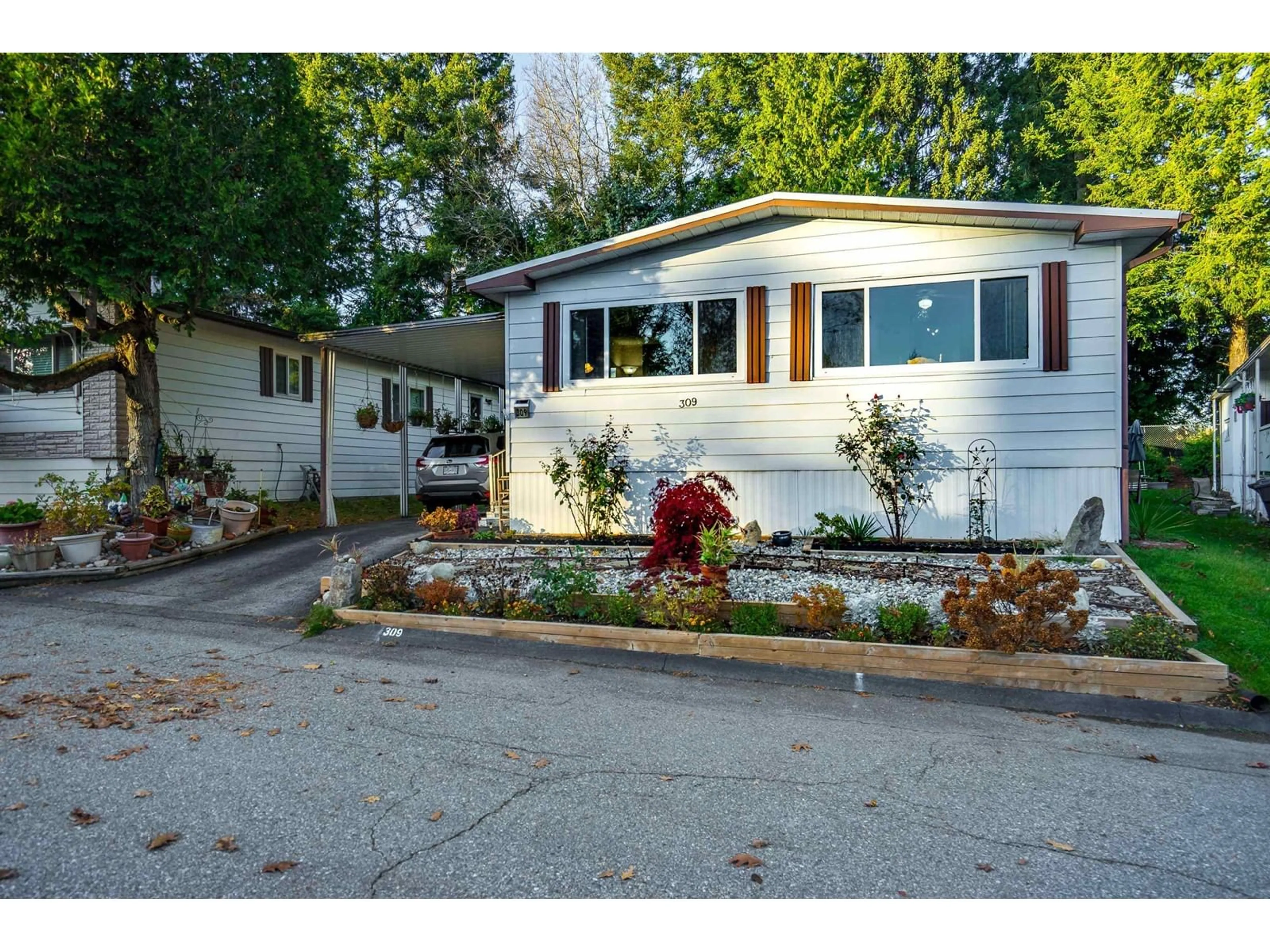 Home with vinyl exterior material, street for 309 - 1840 160, Surrey British Columbia V4A4X4