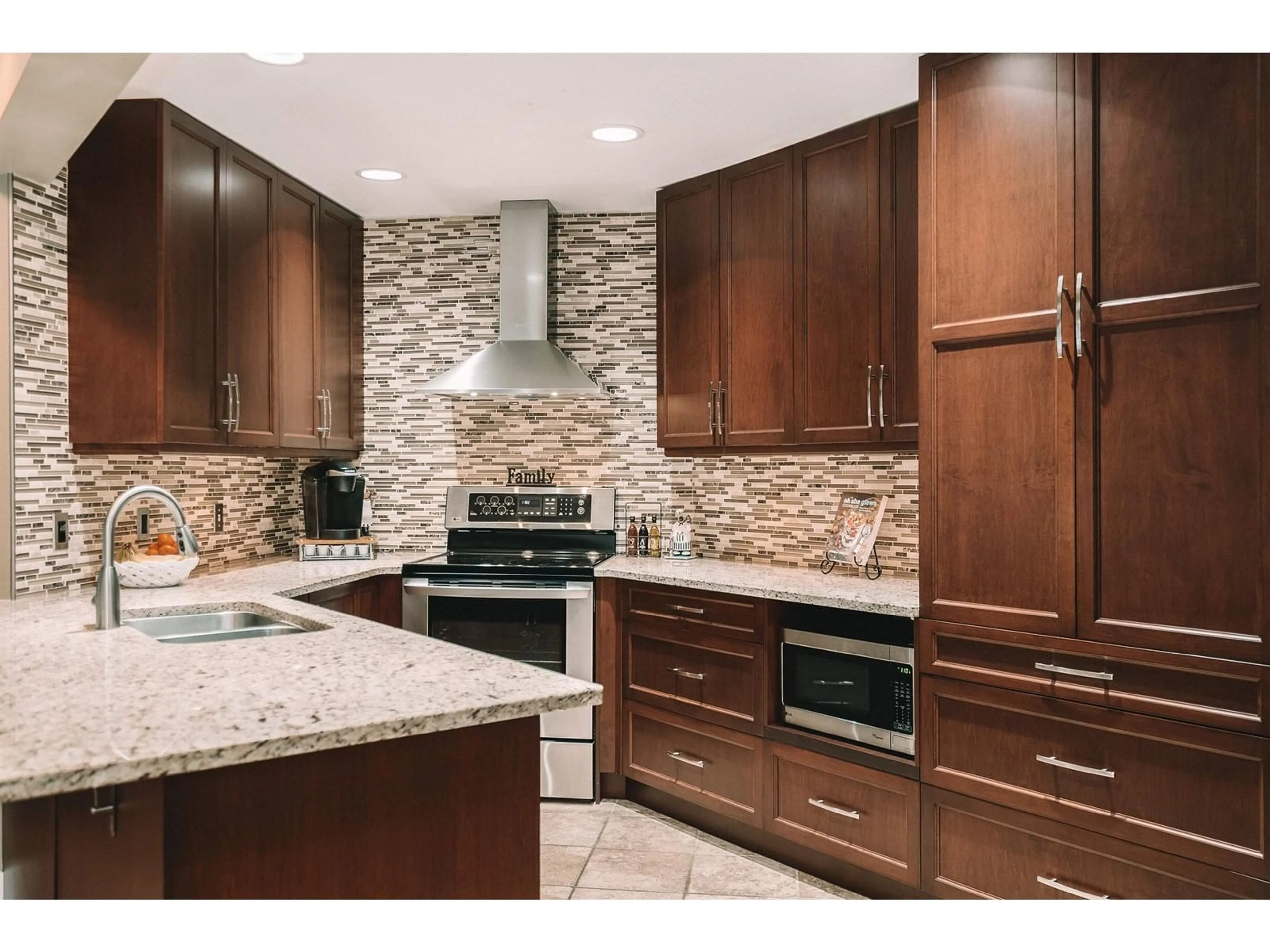 Contemporary kitchen, ceramic/tile floor for 14832 83, Surrey British Columbia V3S7S1