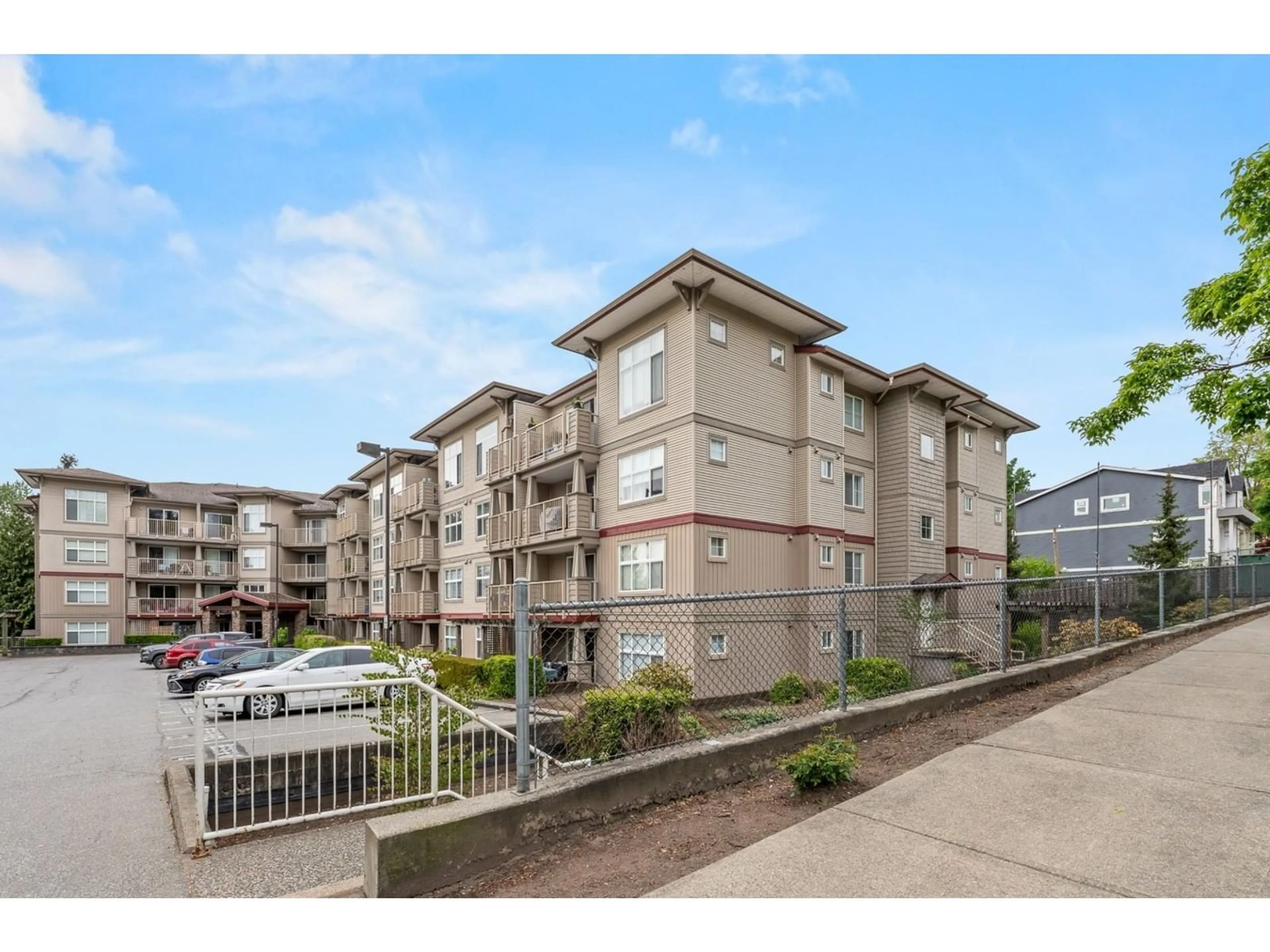 A pic from outside/outdoor area/front of a property/back of a property/a pic from drone, unknown for 308 - 2515 PARK, Abbotsford British Columbia V2S0B2