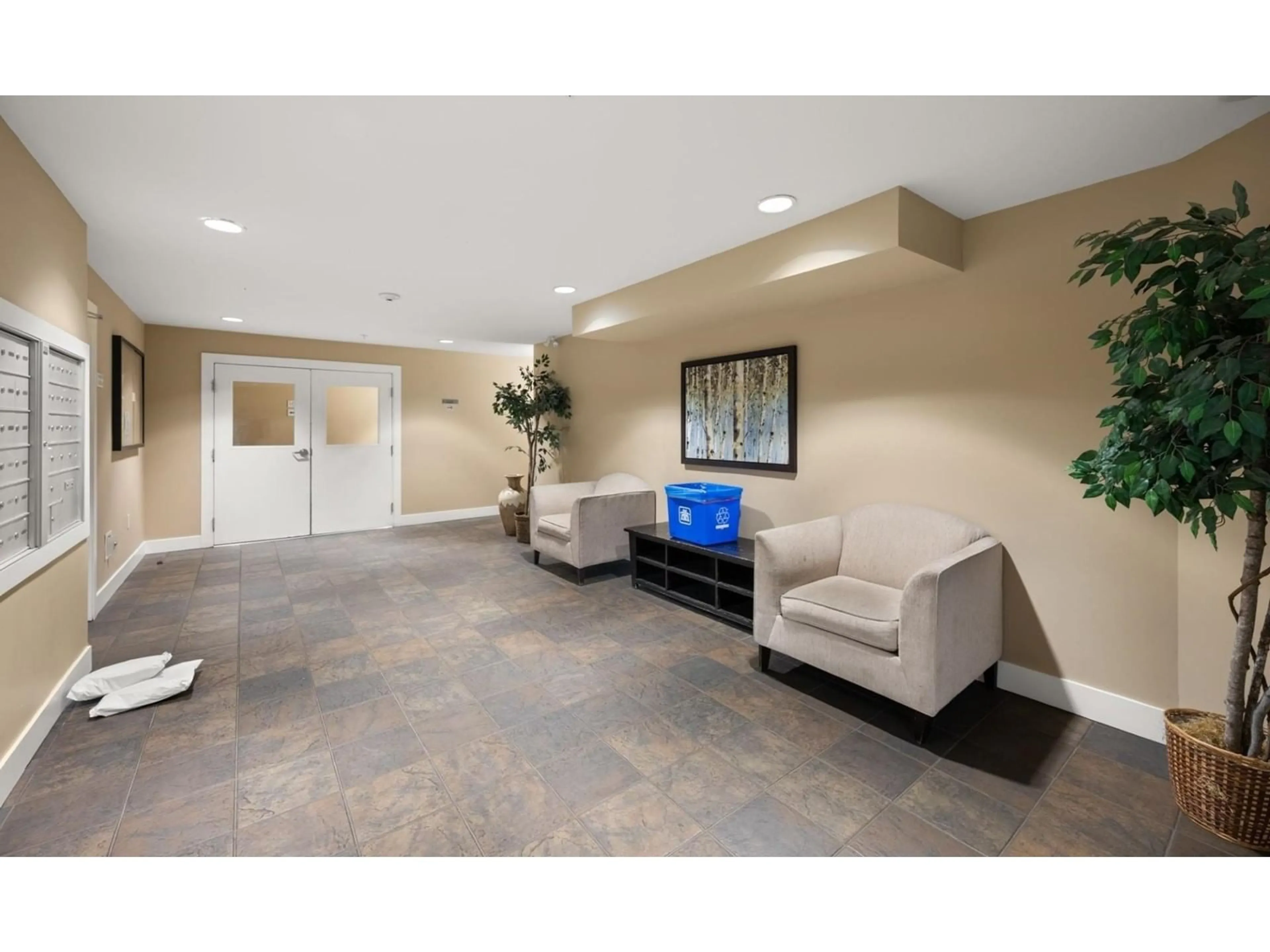 Lobby for 308 - 2515 PARK, Abbotsford British Columbia V2S0B2