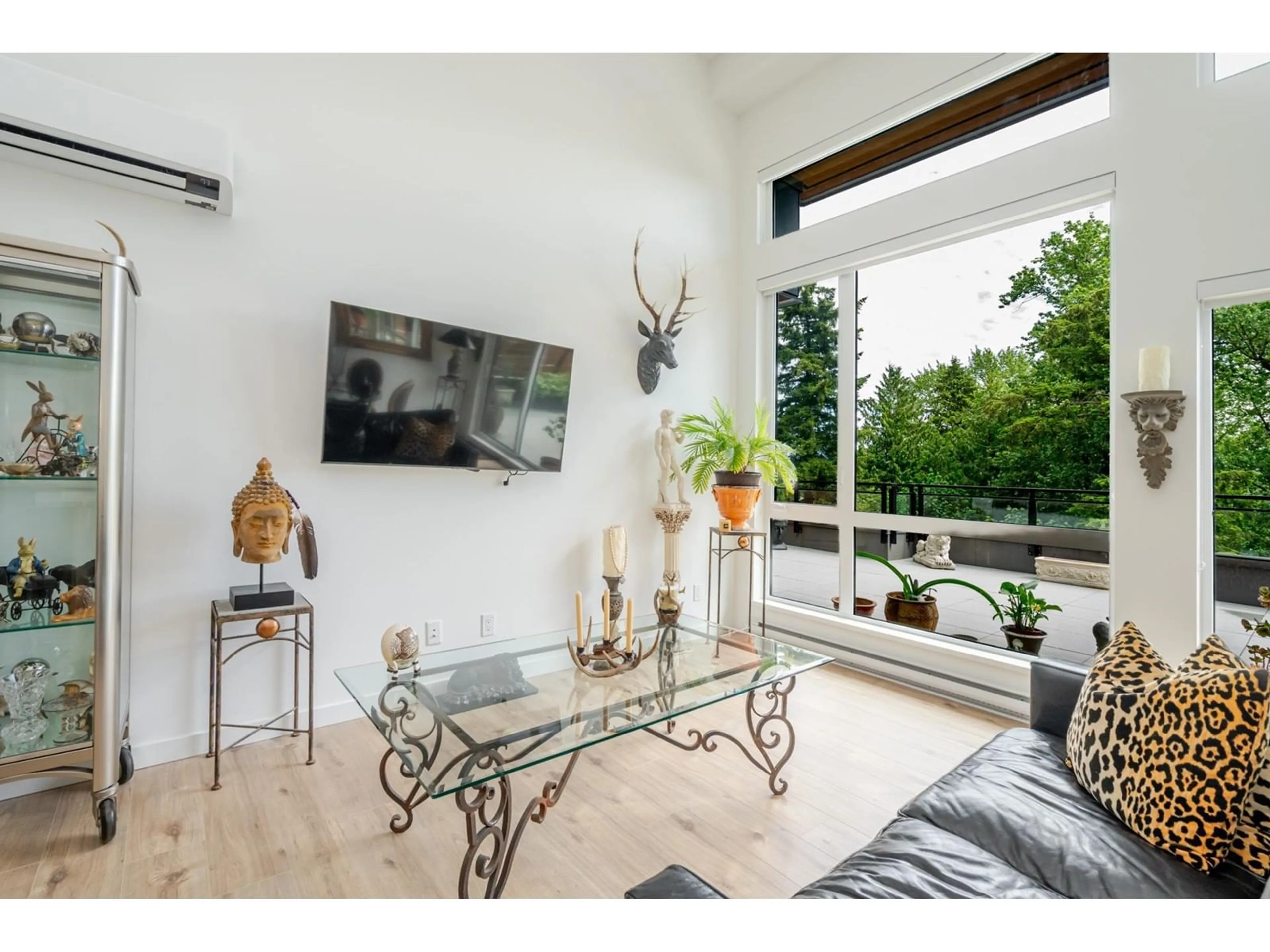 Living room with furniture, unknown for 504 - 3182 GLADWIN, Abbotsford British Columbia V2T0K8