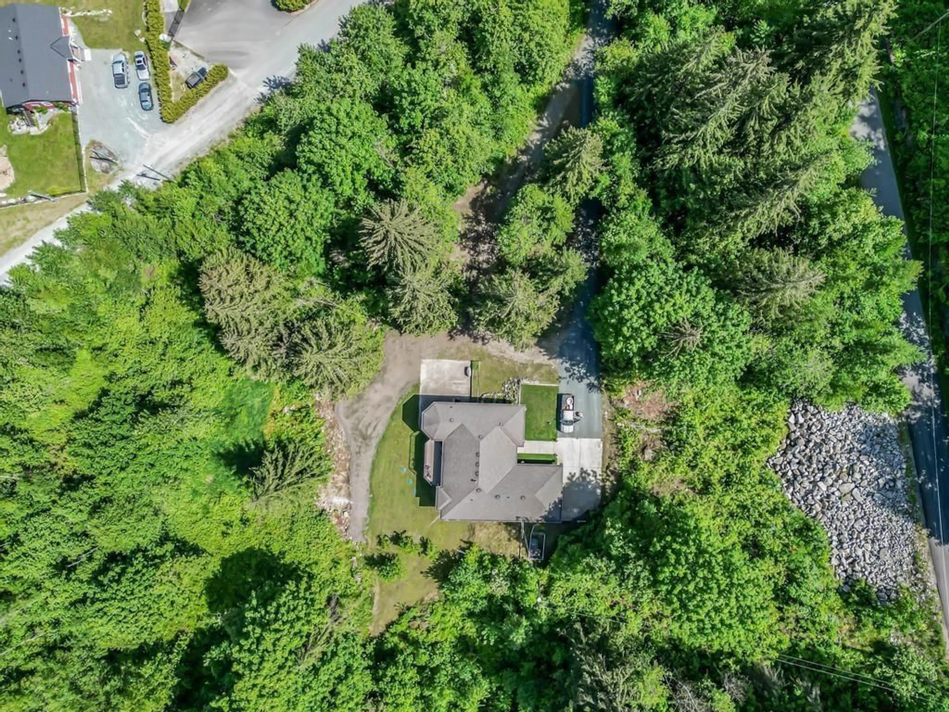 A pic from outside/outdoor area/front of a property/back of a property/a pic from drone, forest/trees view for 31161 SILVERHILL, Mission British Columbia V4S1G8