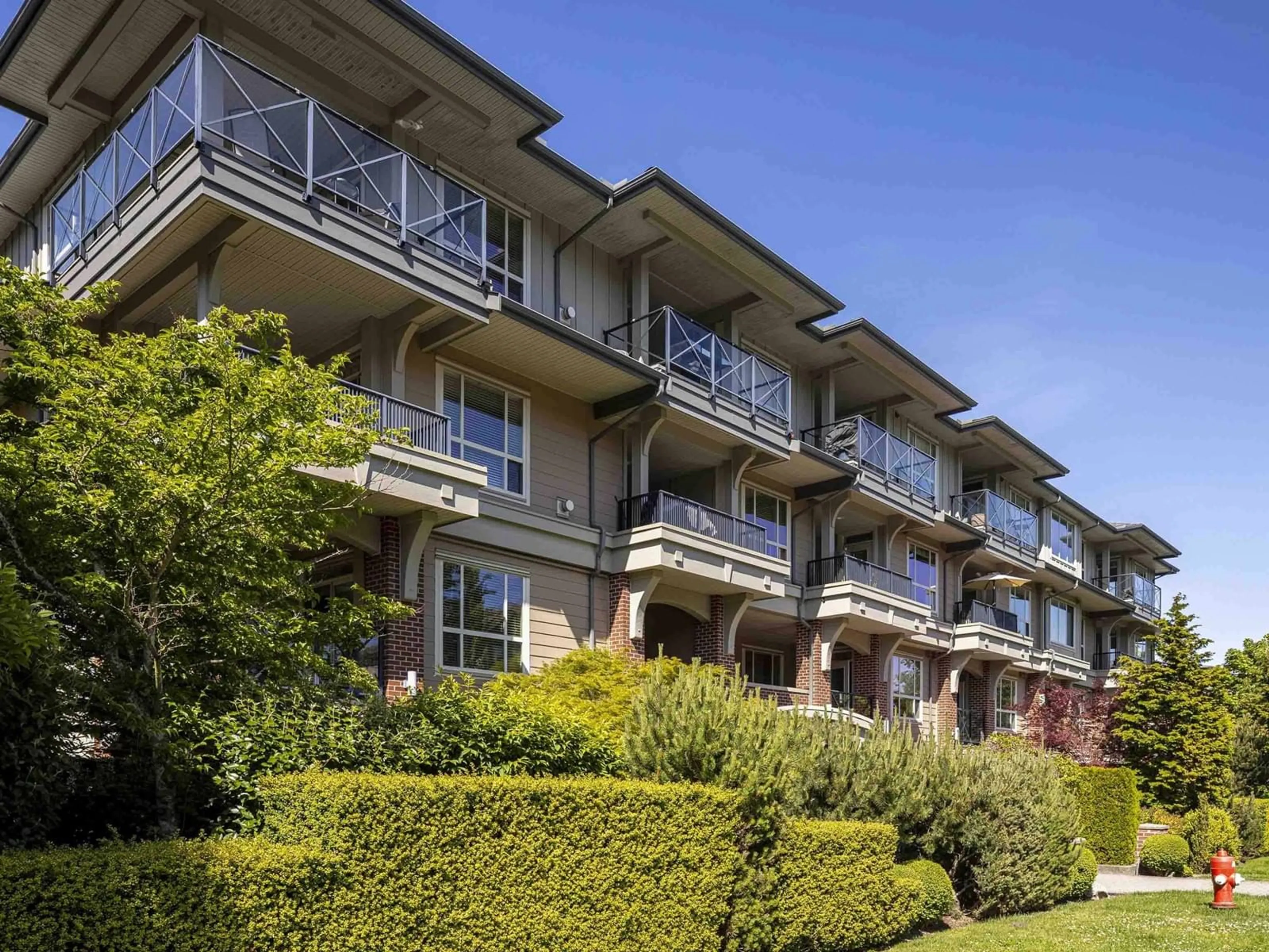 Patio, building for 303 - 15357 17A, Surrey British Columbia V4A1V4