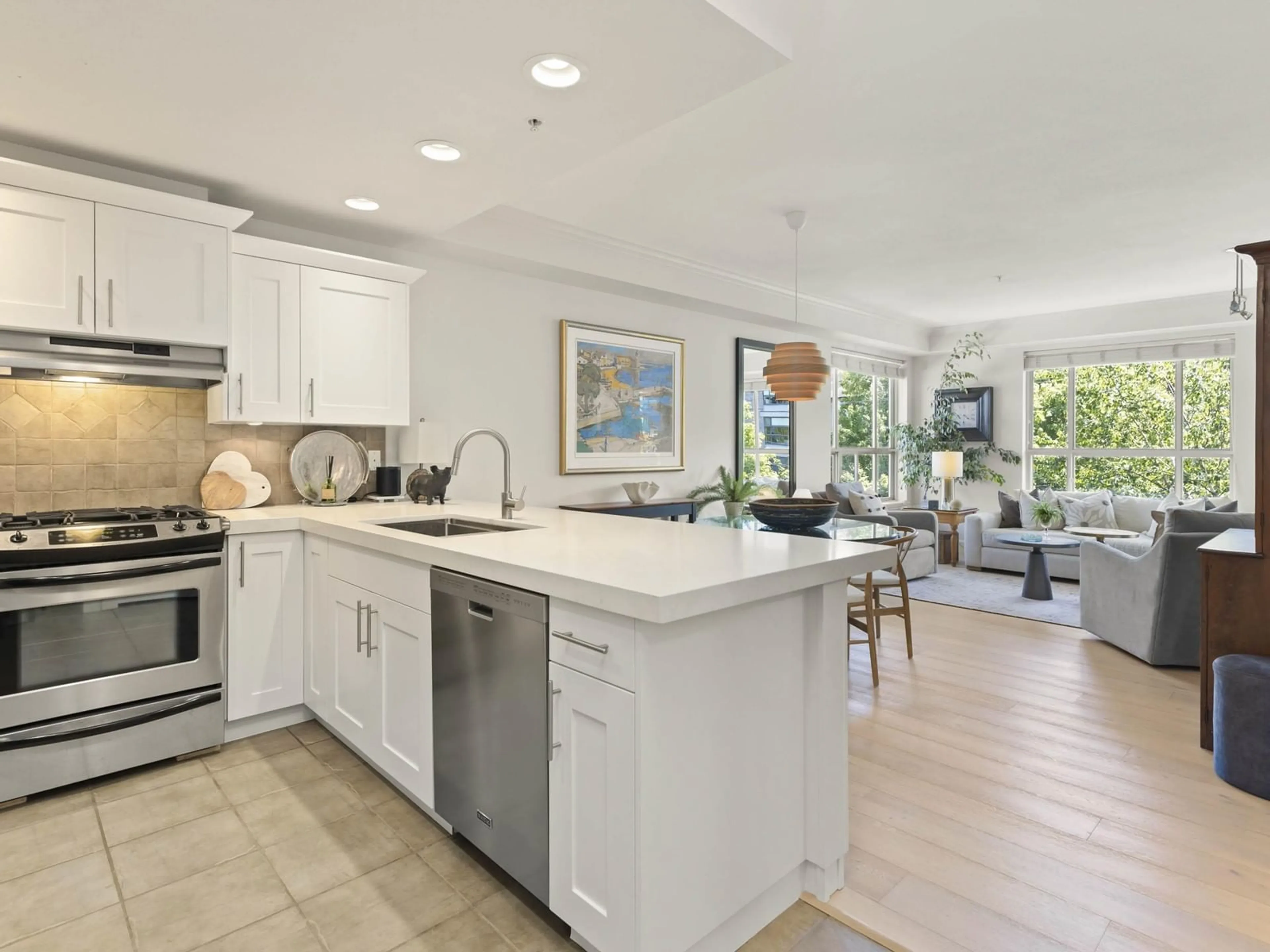 Open concept kitchen, ceramic/tile floor for 303 - 15357 17A, Surrey British Columbia V4A1V4