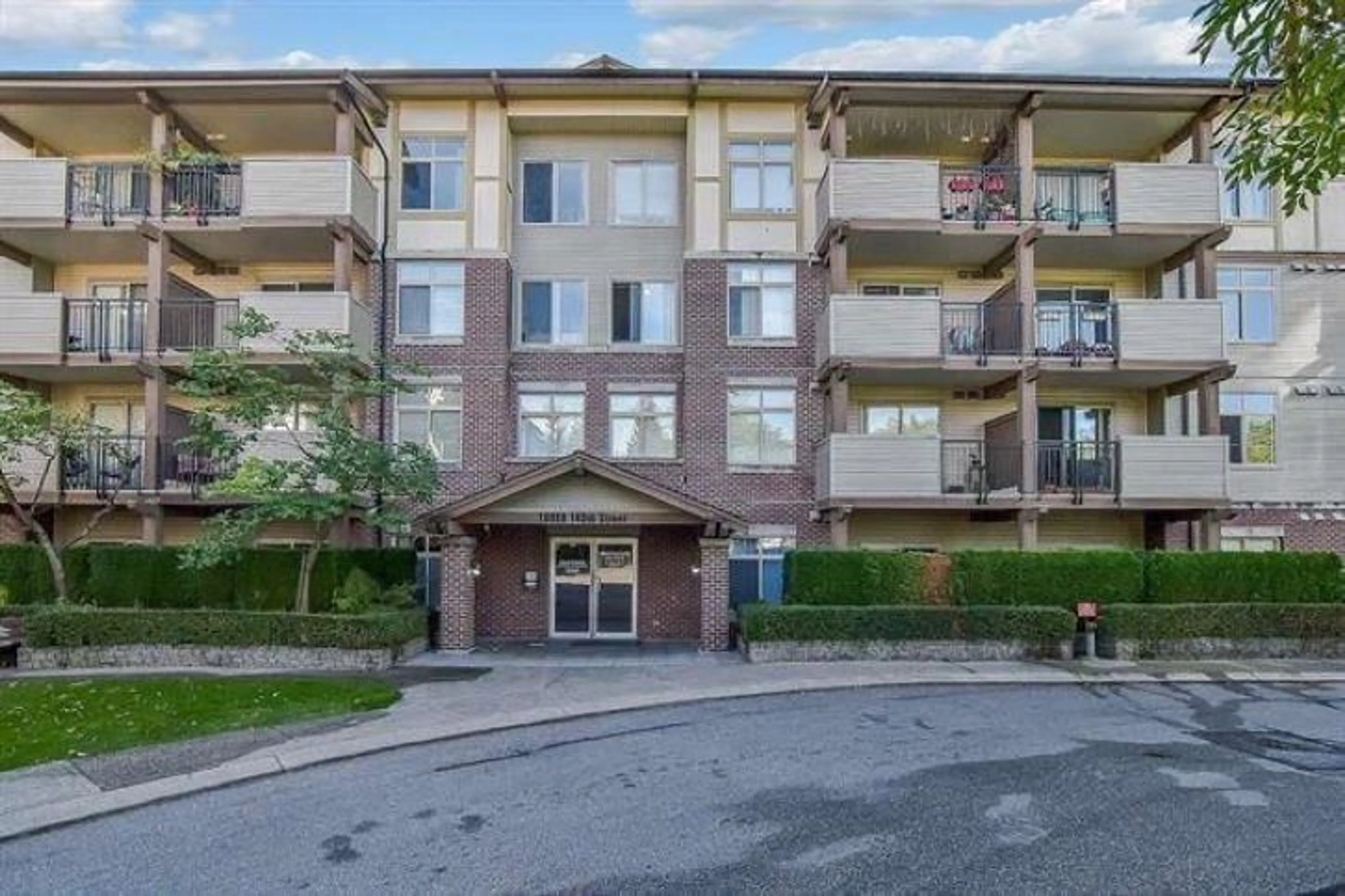 Patio, unknown for 307 - 10088 148, Surrey British Columbia V3R3M9