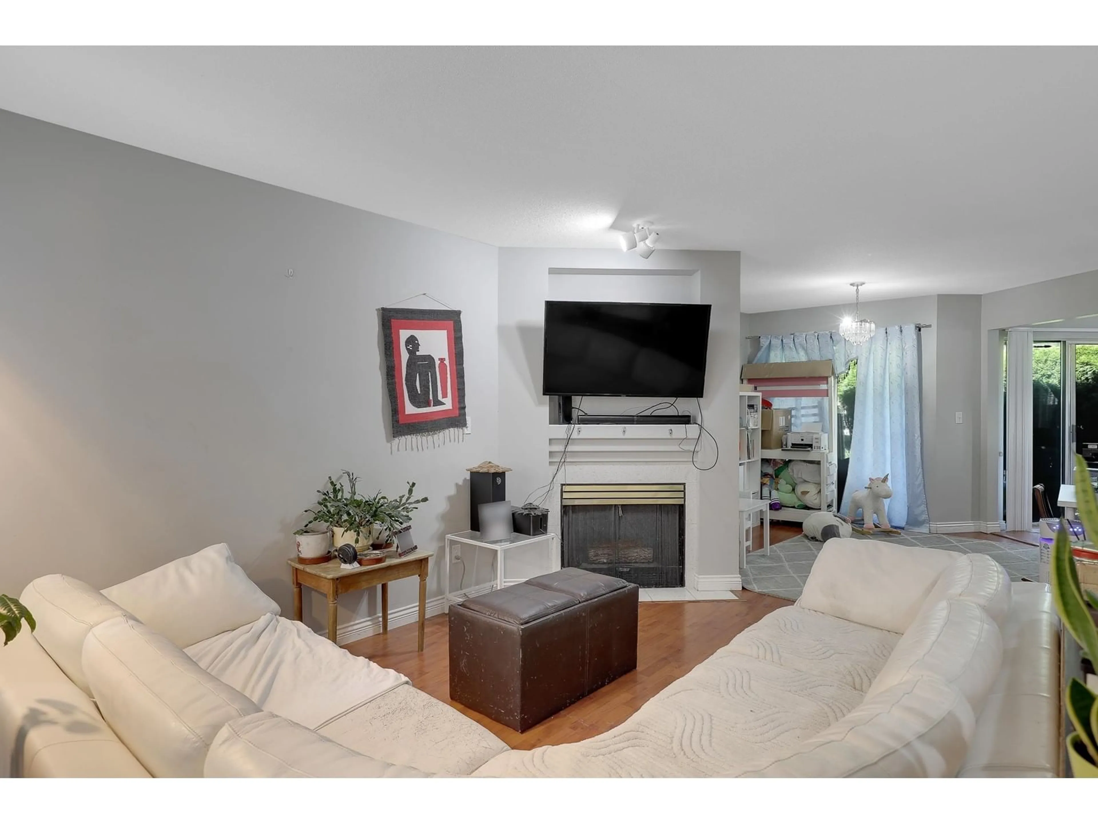 Living room with furniture, wood/laminate floor for 411 - 13900 HYLAND, Surrey British Columbia V3W2C3