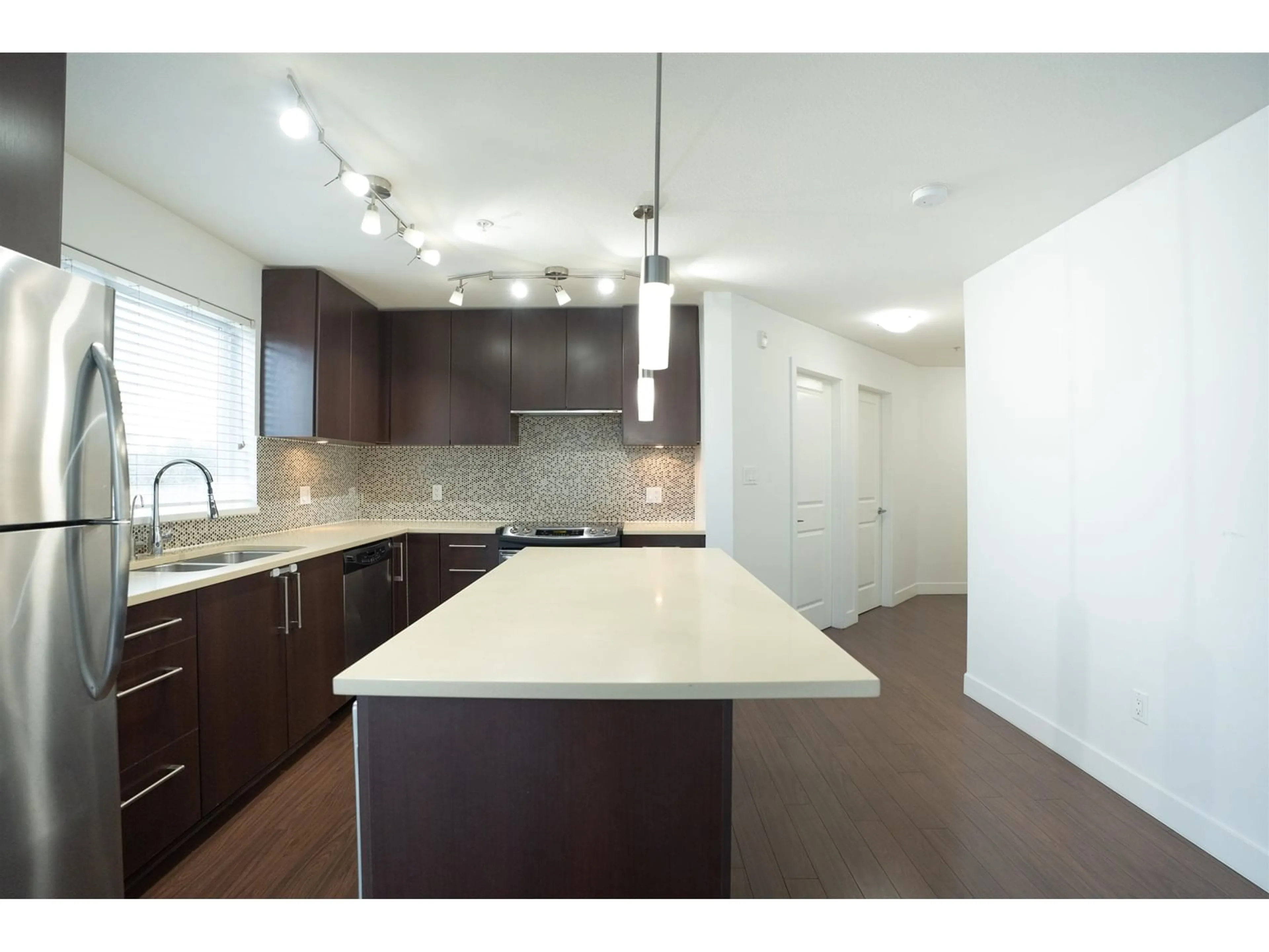 Open concept kitchen, unknown for 205 - 15765 CROYDON, Surrey British Columbia V3Z2L6