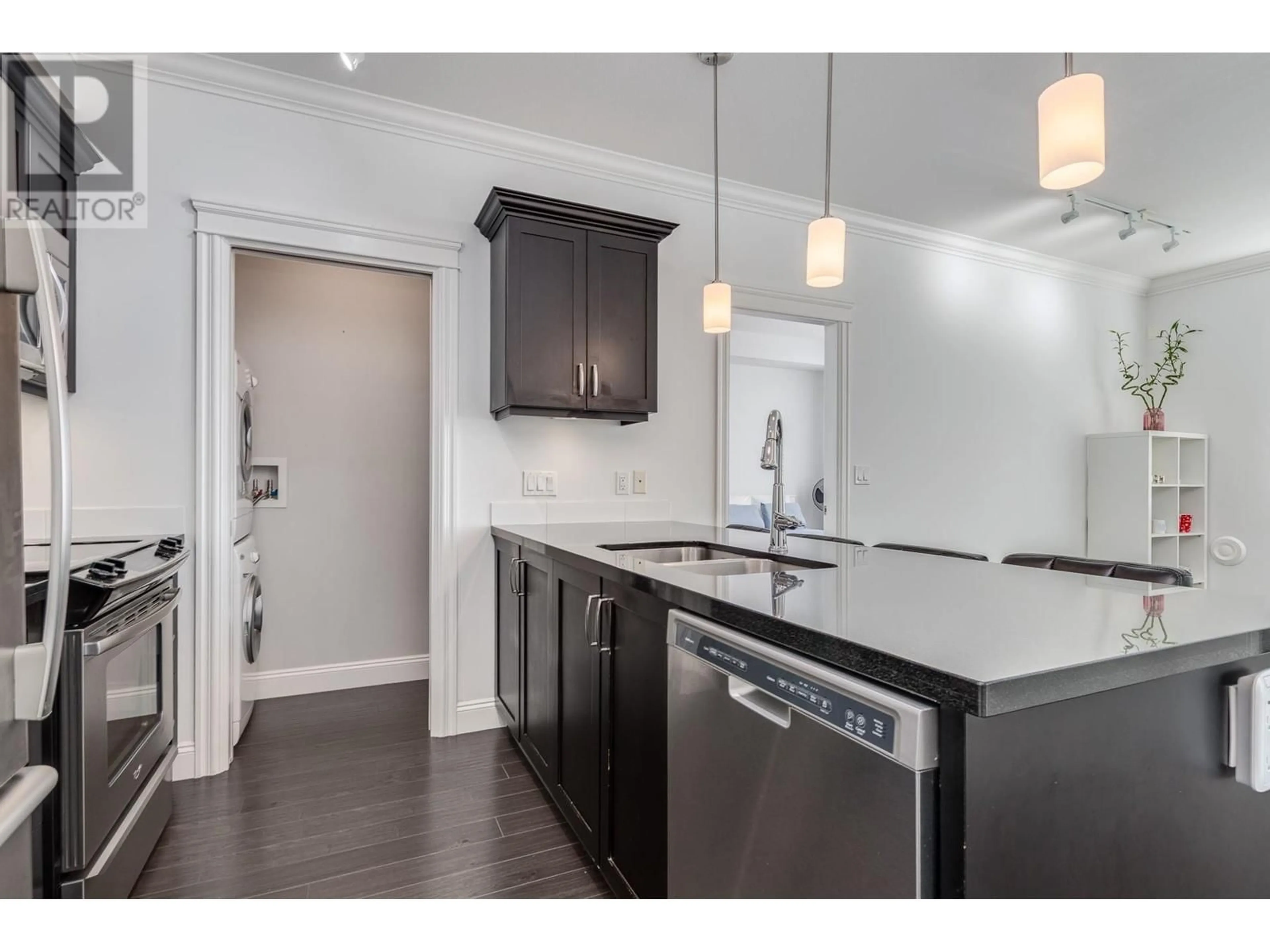 Open concept kitchen, unknown for 302 - 11882 226 STREET, Maple Ridge British Columbia V2X9C7