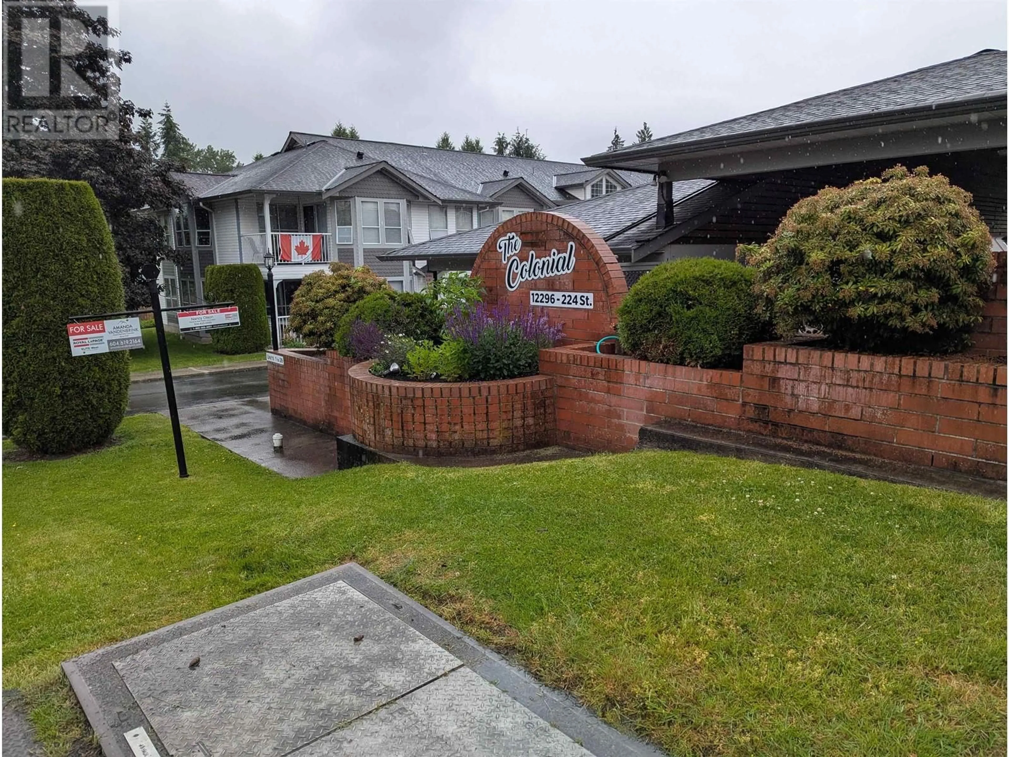 A pic from outside/outdoor area/front of a property/back of a property/a pic from drone, mountain view for 31 - 12296 224TH STREET, Maple Ridge British Columbia V2X0M3