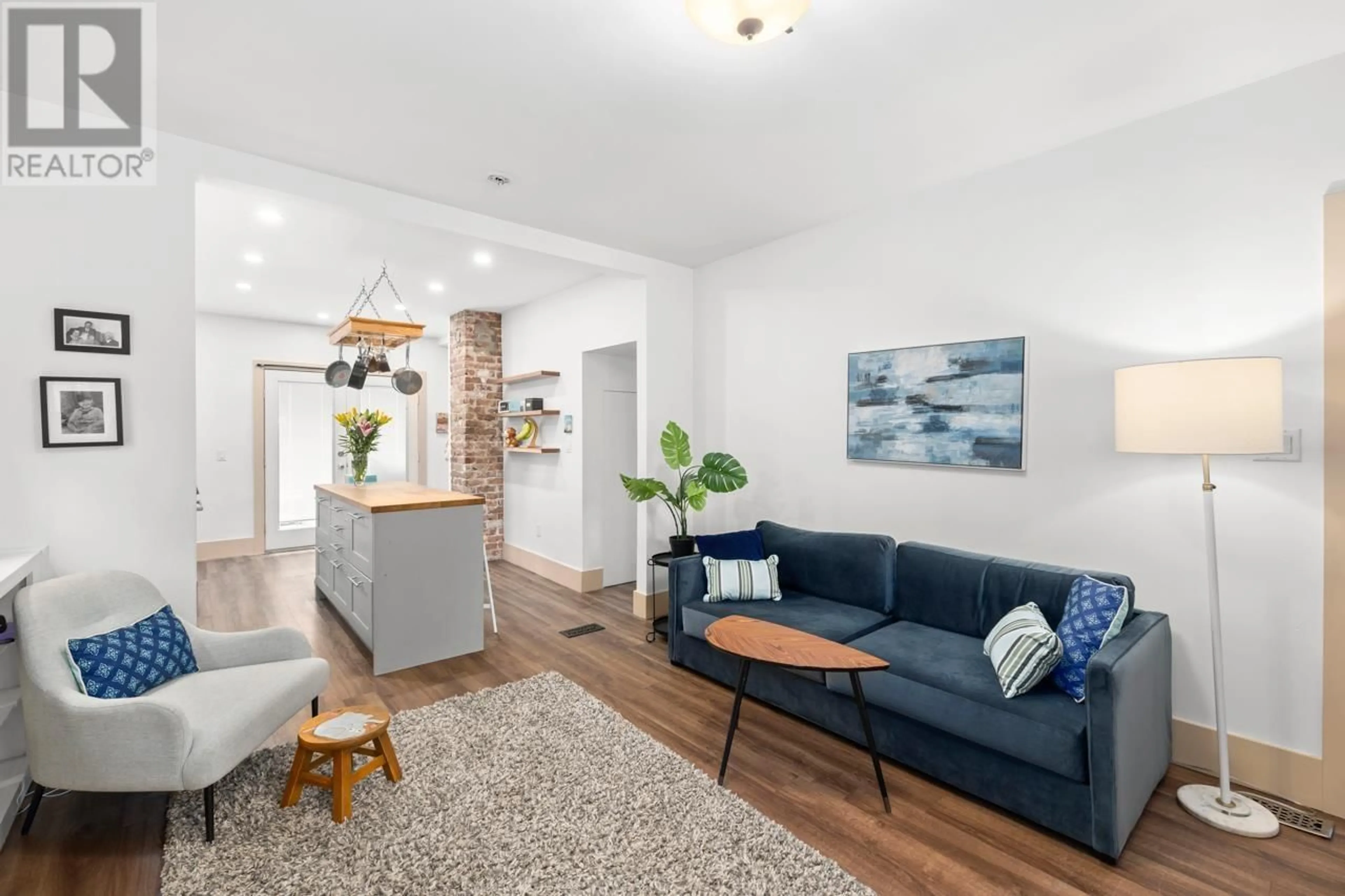 Living room with furniture, wood/laminate floor for 1128 24TH AVENUE, Vancouver British Columbia V5V2B2