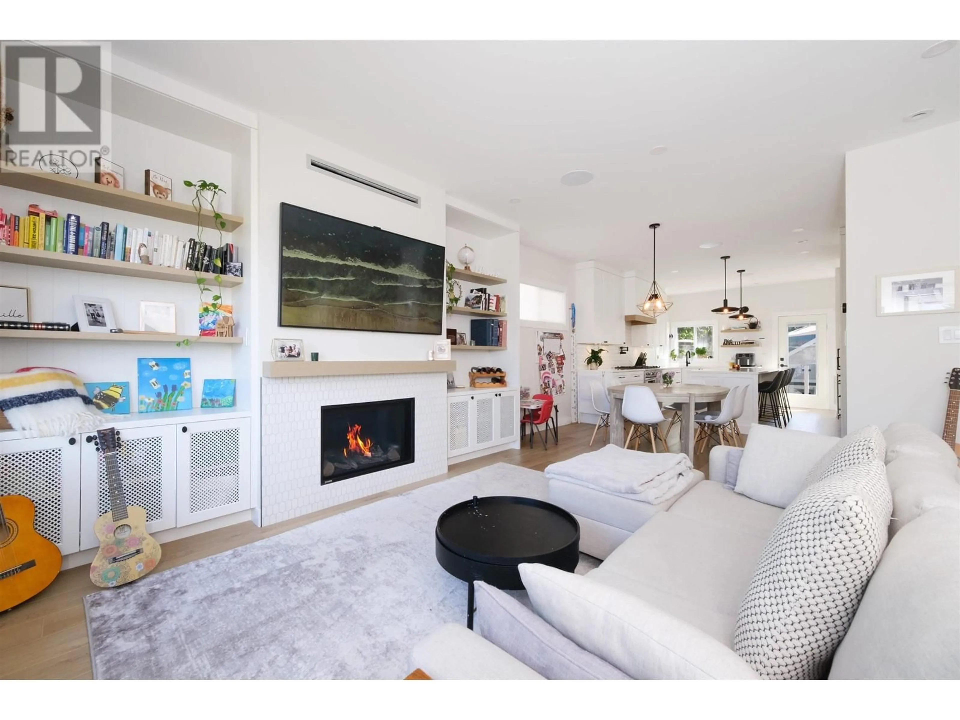 Living room with furniture, unknown for 828 32ND AVENUE, Vancouver British Columbia V5V2Y8