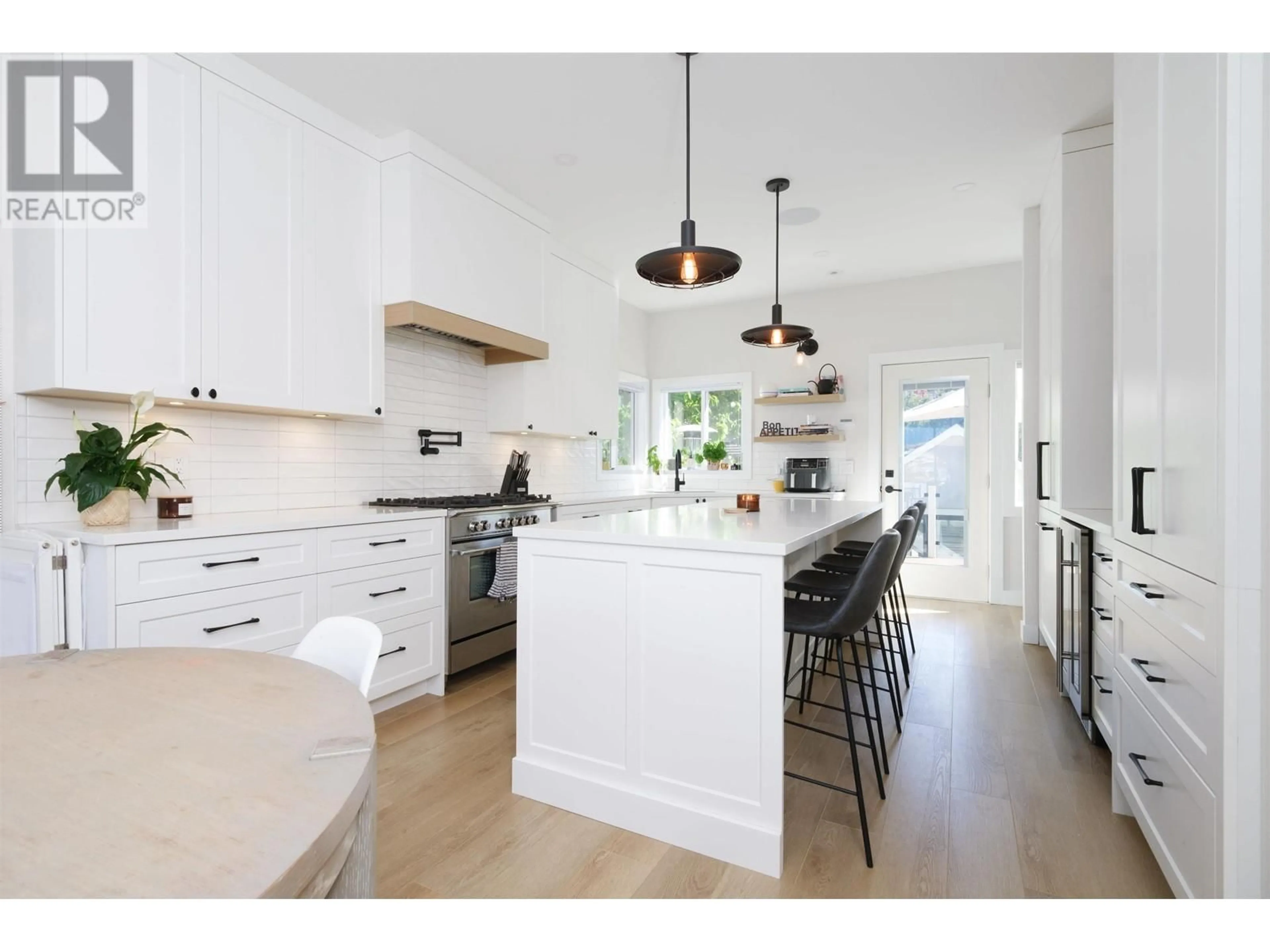 Open concept kitchen, unknown for 828 32ND AVENUE, Vancouver British Columbia V5V2Y8