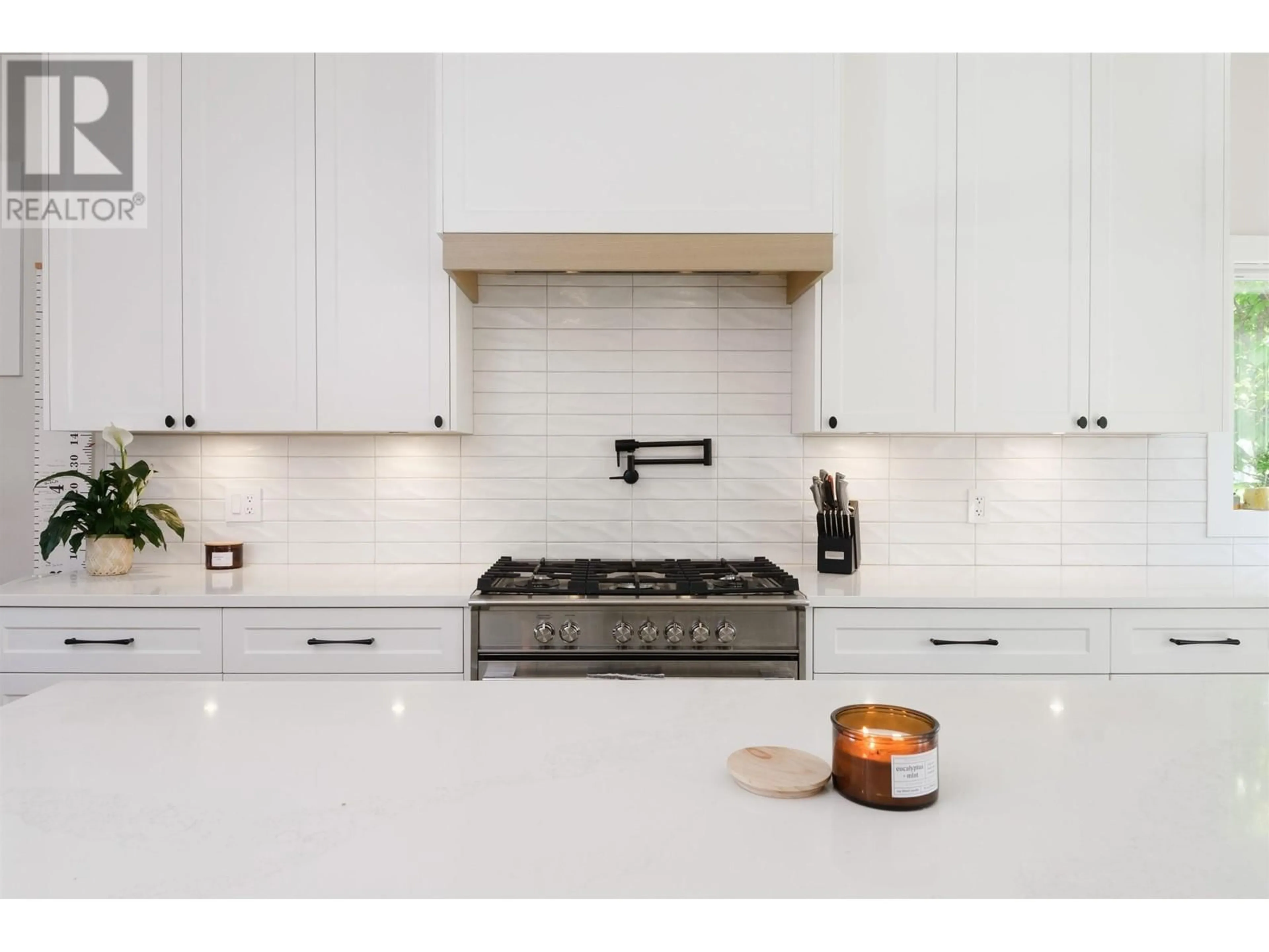 Contemporary kitchen, ceramic/tile floor for 828 32ND AVENUE, Vancouver British Columbia V5V2Y8