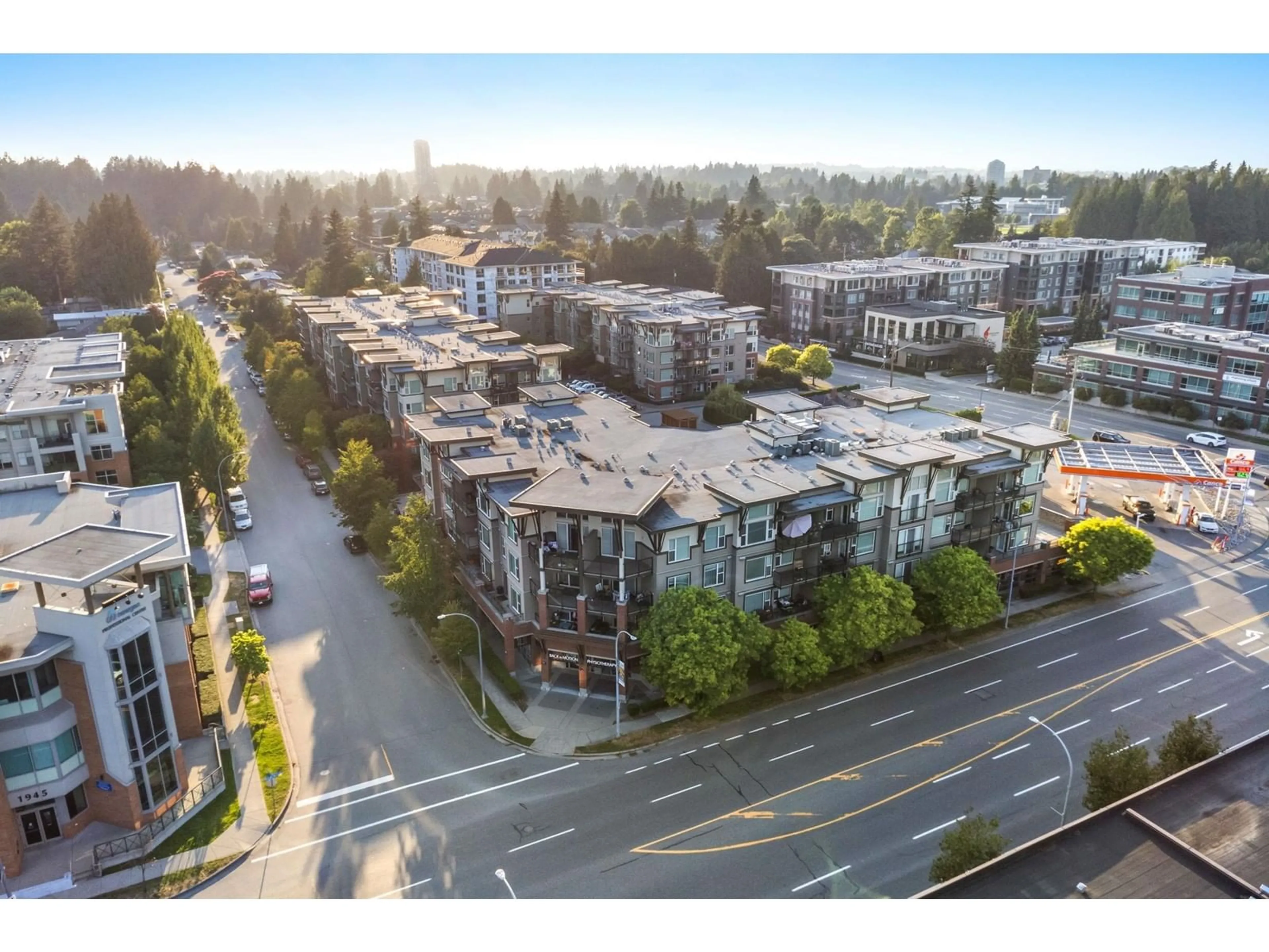 A pic from outside/outdoor area/front of a property/back of a property/a pic from drone, street for 206 - 1975 MCCALLUM, Abbotsford British Columbia V2S3W3