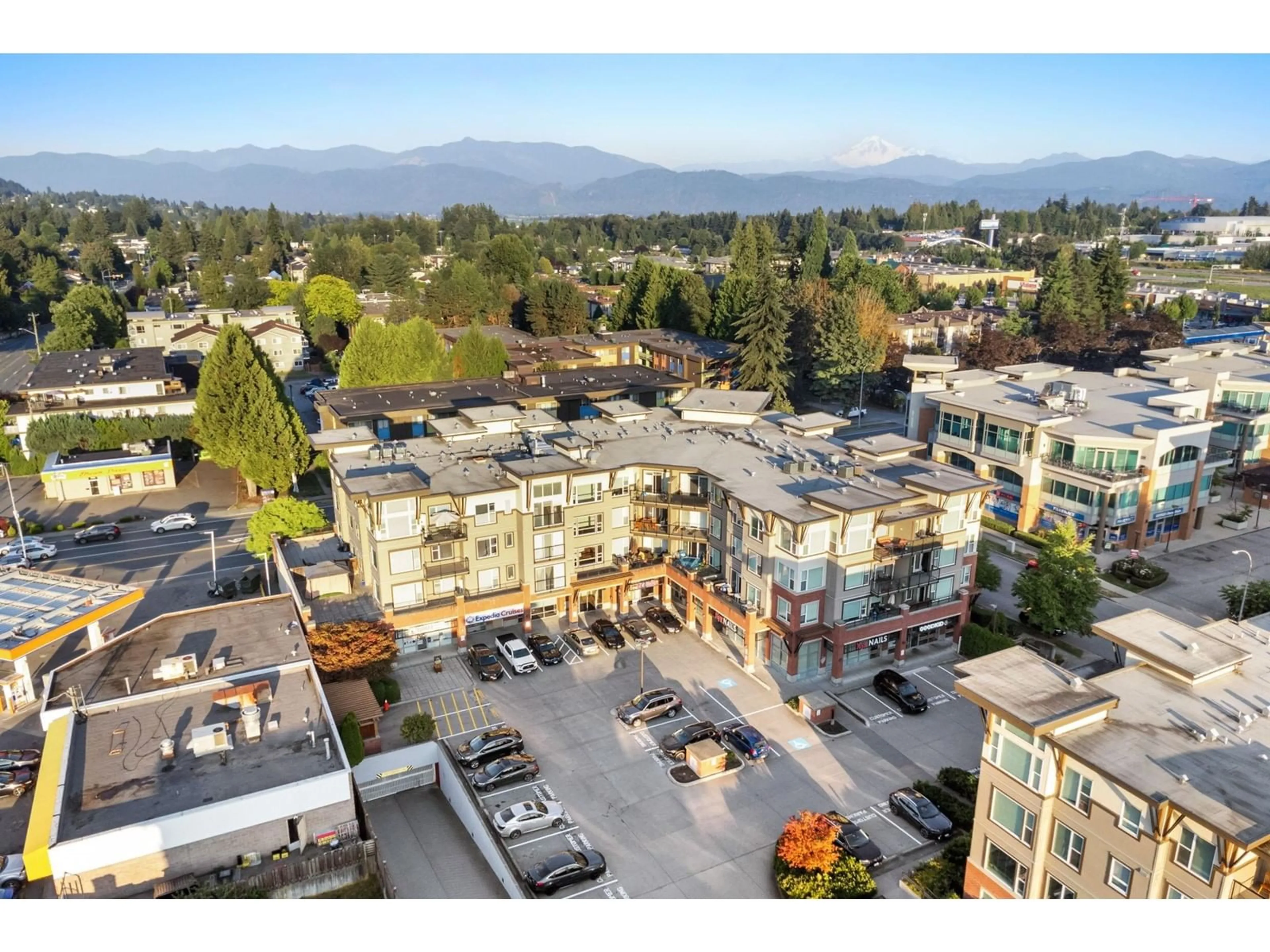 A pic from outside/outdoor area/front of a property/back of a property/a pic from drone, mountain view for 206 - 1975 MCCALLUM, Abbotsford British Columbia V2S3W3