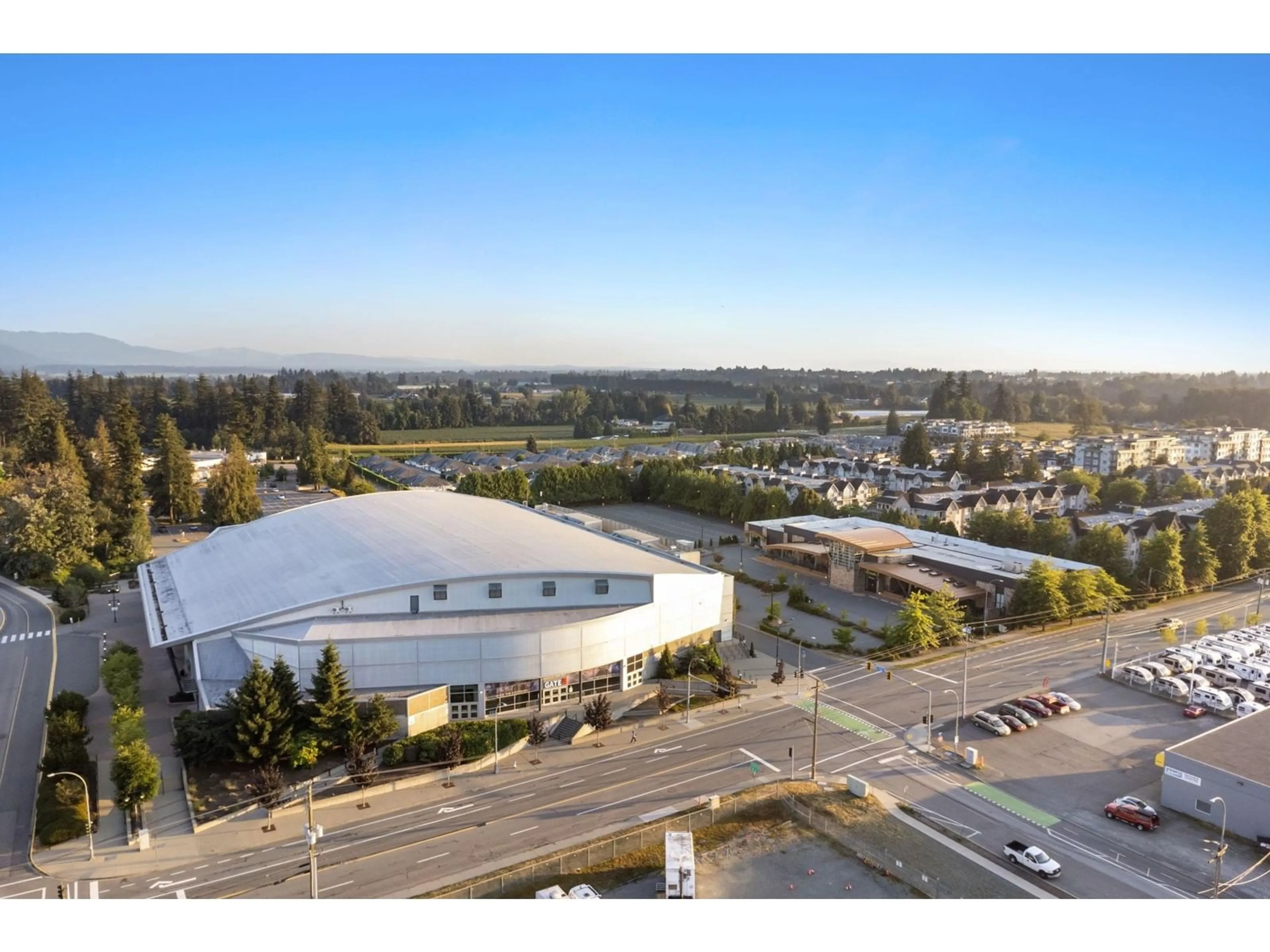 A pic from outside/outdoor area/front of a property/back of a property/a pic from drone, mountain view for 206 - 1975 MCCALLUM, Abbotsford British Columbia V2S3W3