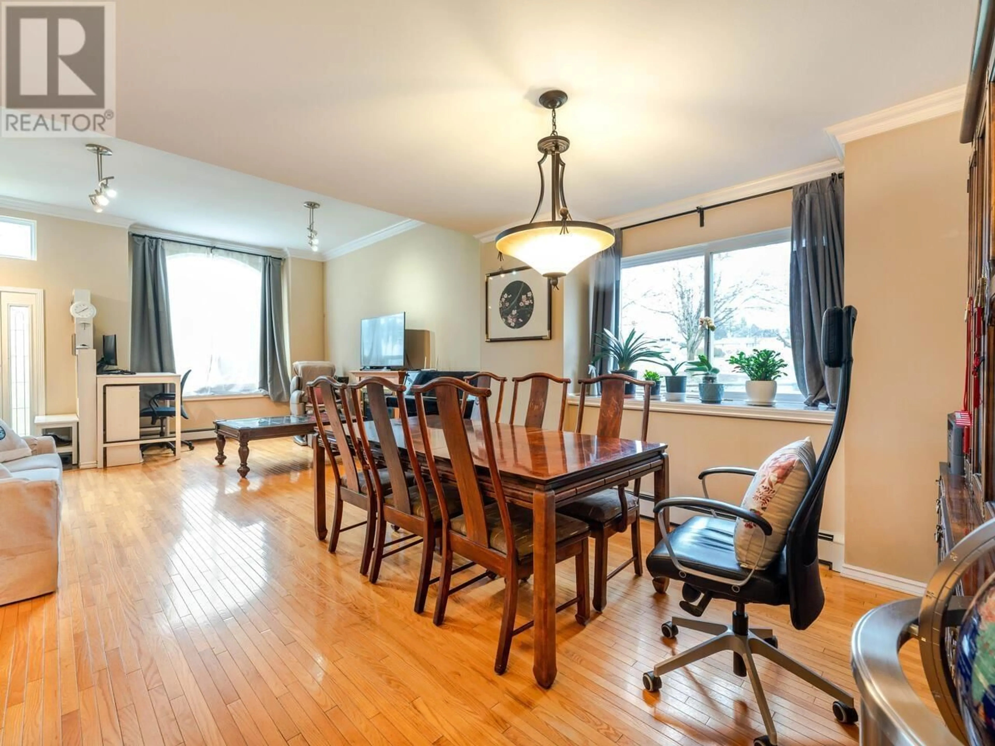 Dining room, wood/laminate floor for 7580 12TH AVENUE, Burnaby British Columbia V3N2K1