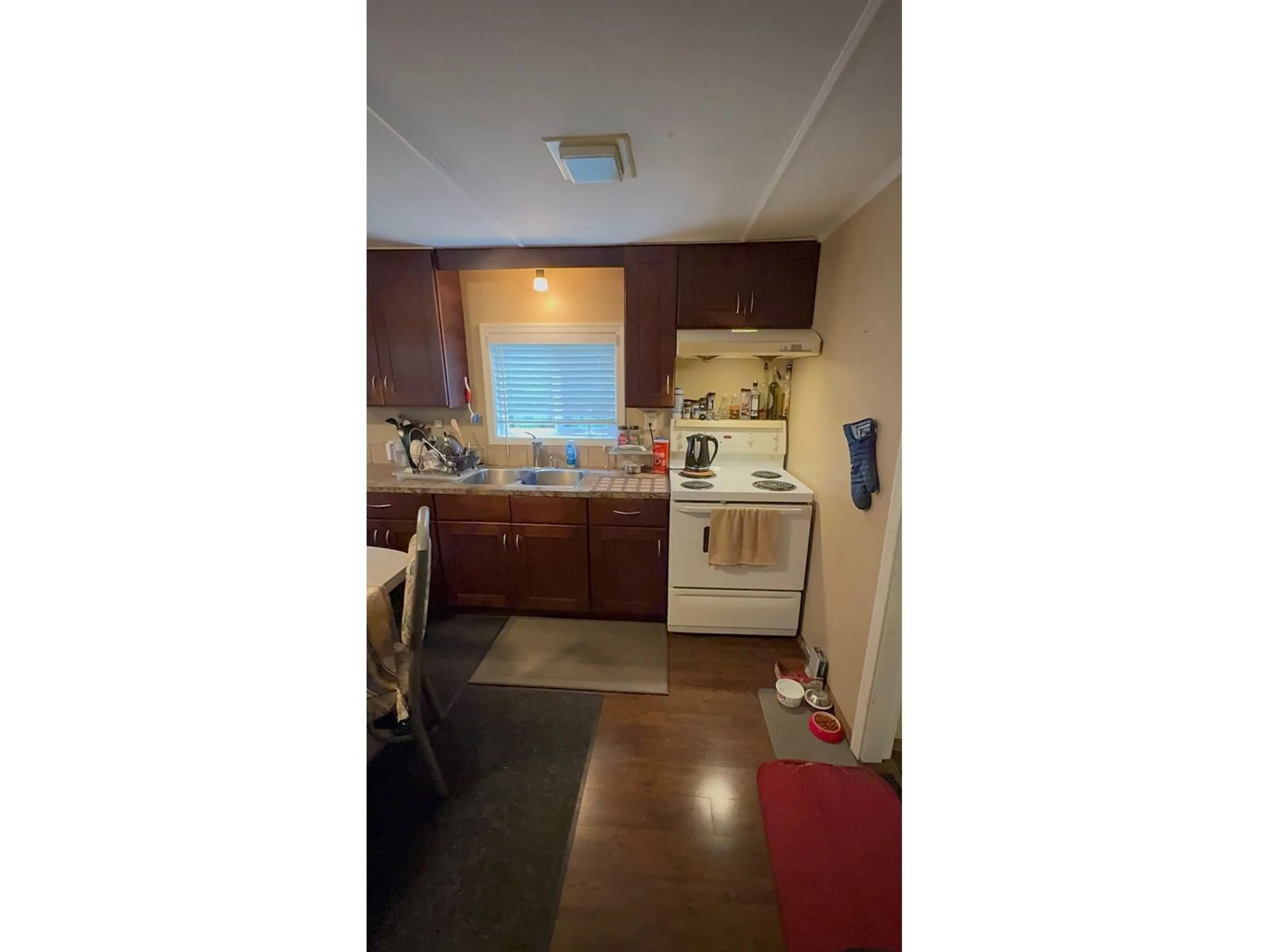 Standard kitchen, unknown for 2104 OAKRIDGE, Abbotsford British Columbia V2T6A8
