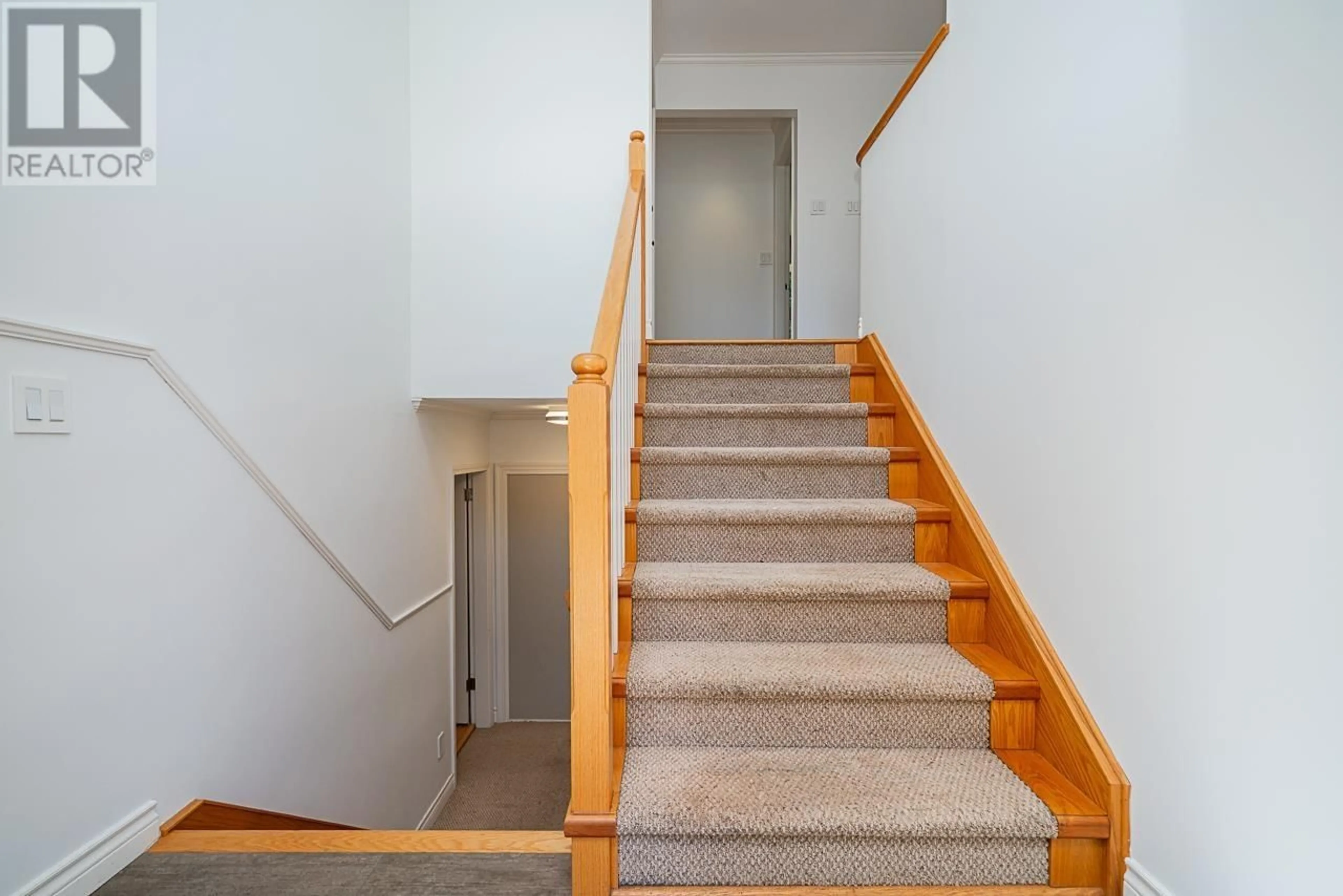 Stairs for 1358 14TH STREET, North Vancouver British Columbia V7J1K4