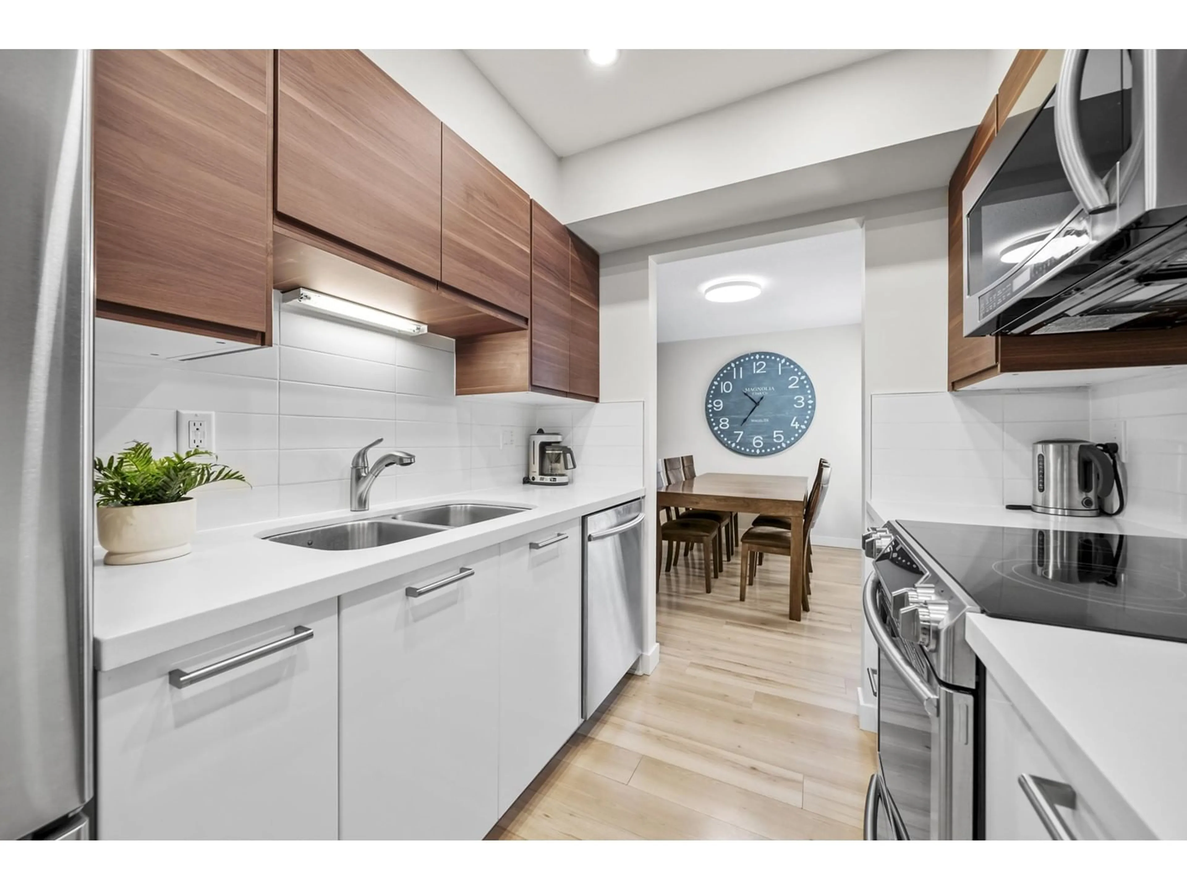 Standard kitchen, unknown for 206 - 1531 MERKLIN, White Rock British Columbia V4B4C6