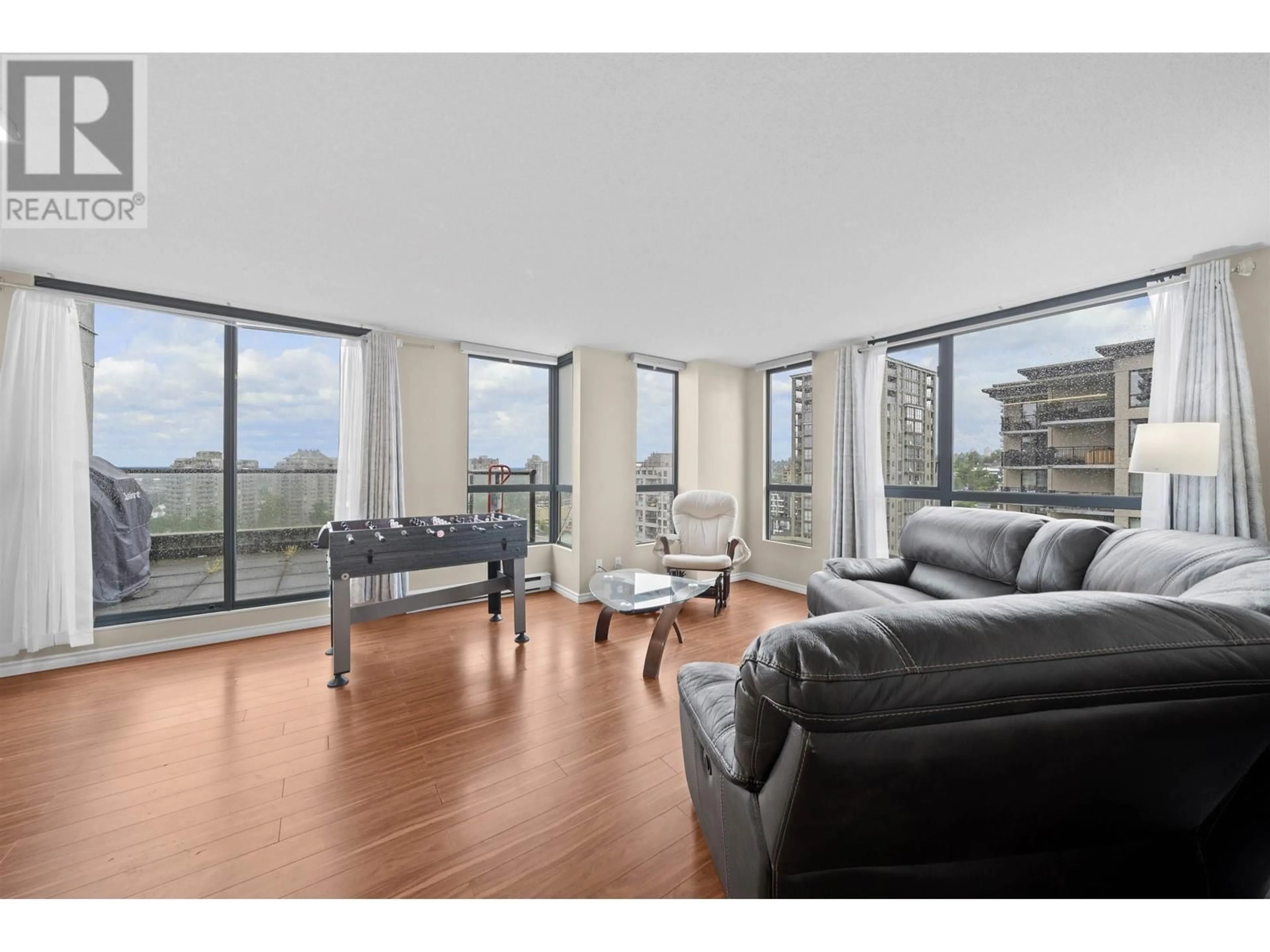 Living room with furniture, wood/laminate floor for 1505 - 838 AGNES STREET, New Westminster British Columbia V3M6R3