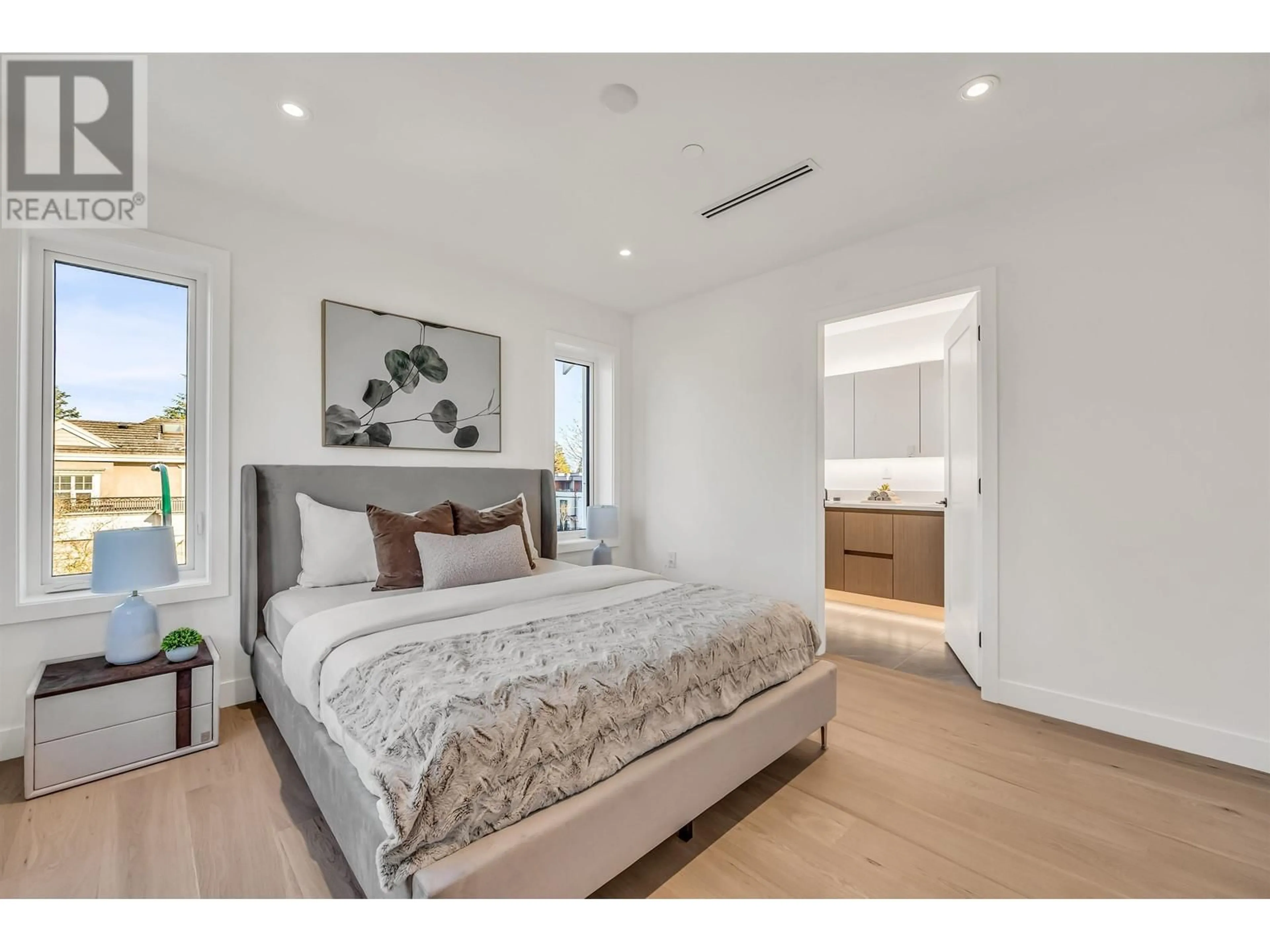 Bedroom with bed, unknown for 6815 OAK STREET, Vancouver British Columbia V6P1H5