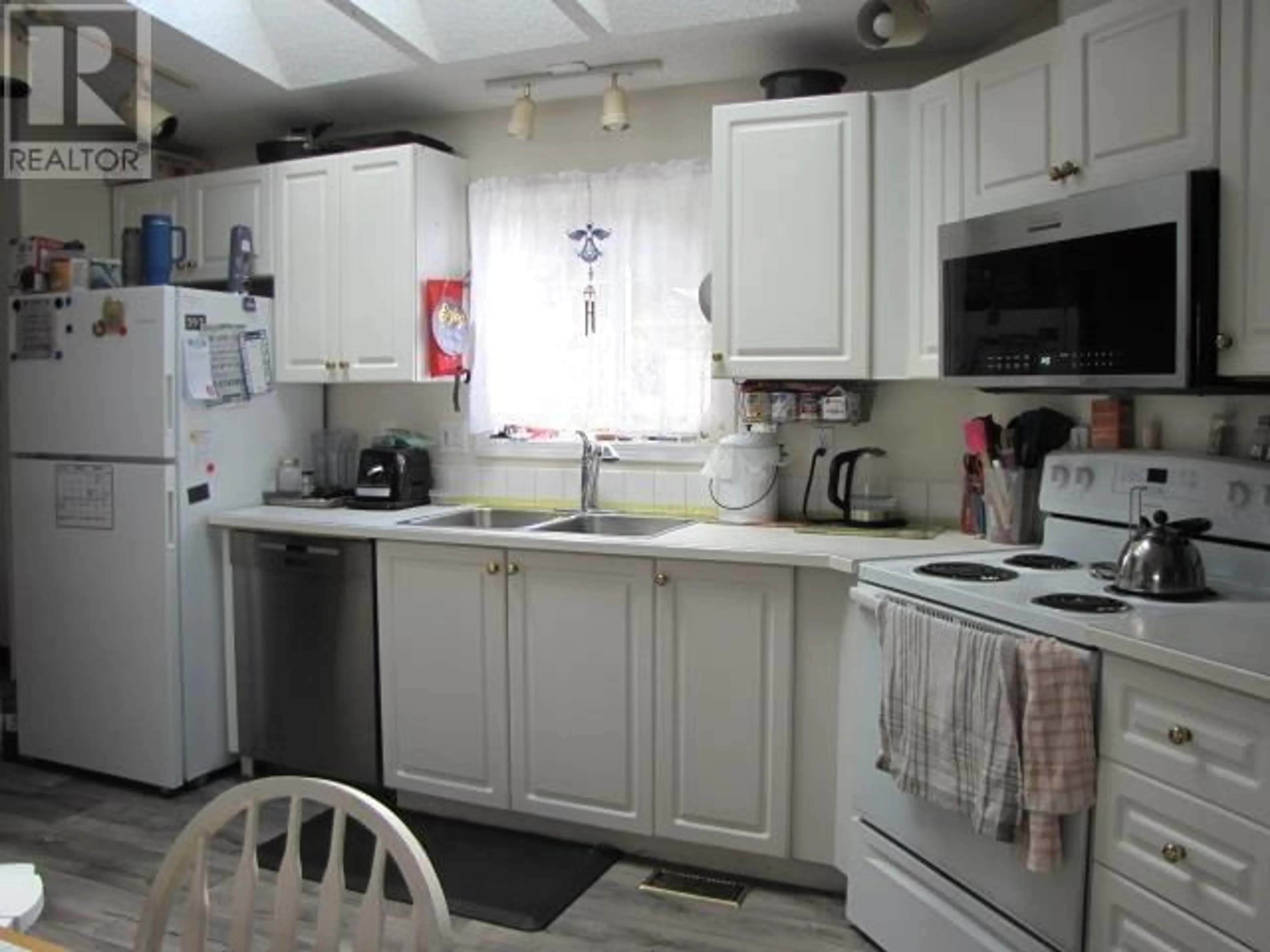 Standard kitchen, unknown for 12 - 3028 PIGEON ROAD, 150 Mile House British Columbia V0K2G0