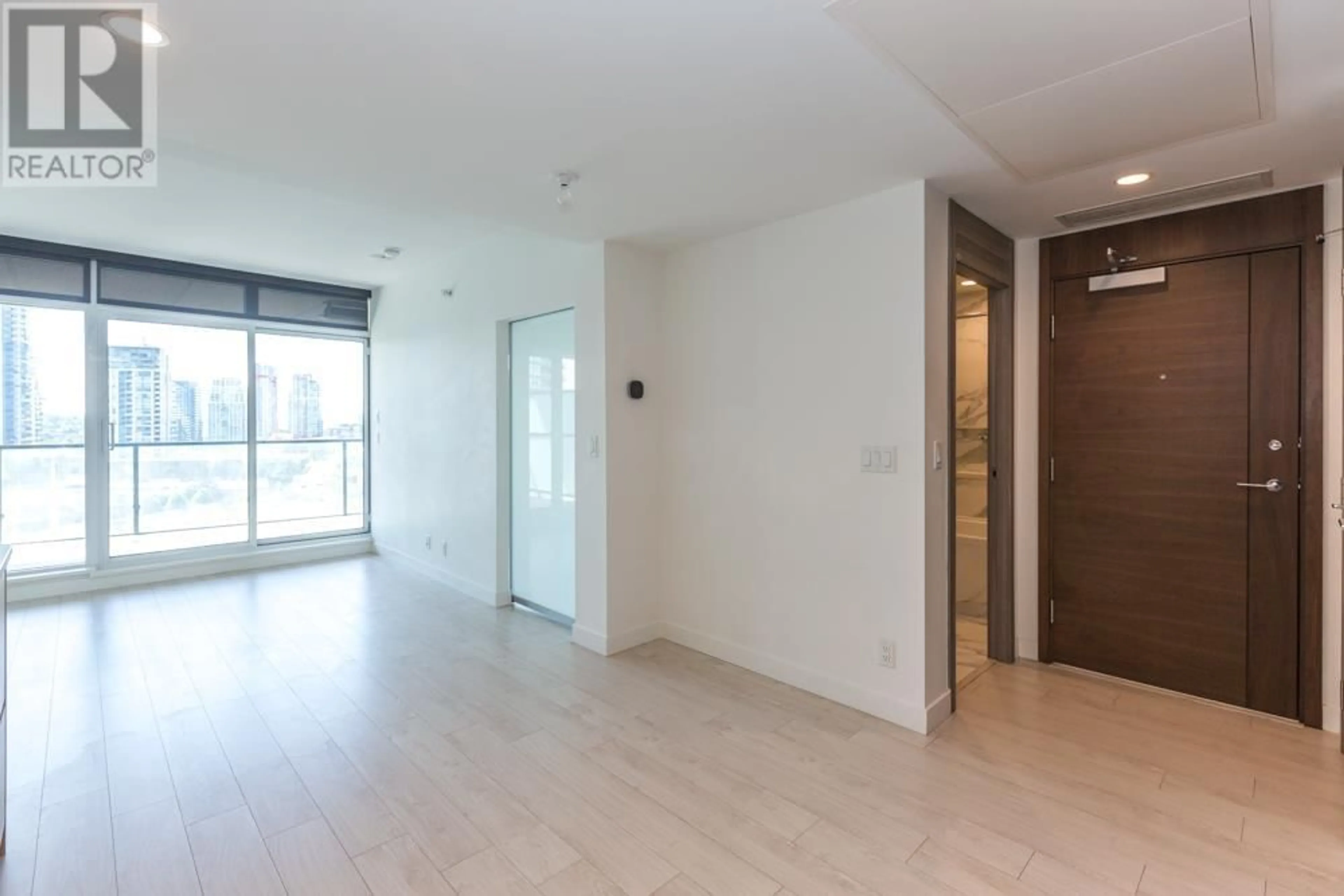 Indoor foyer for 501 - 4880 LOUGHEED HIGHWAY, Burnaby British Columbia V5C0N1