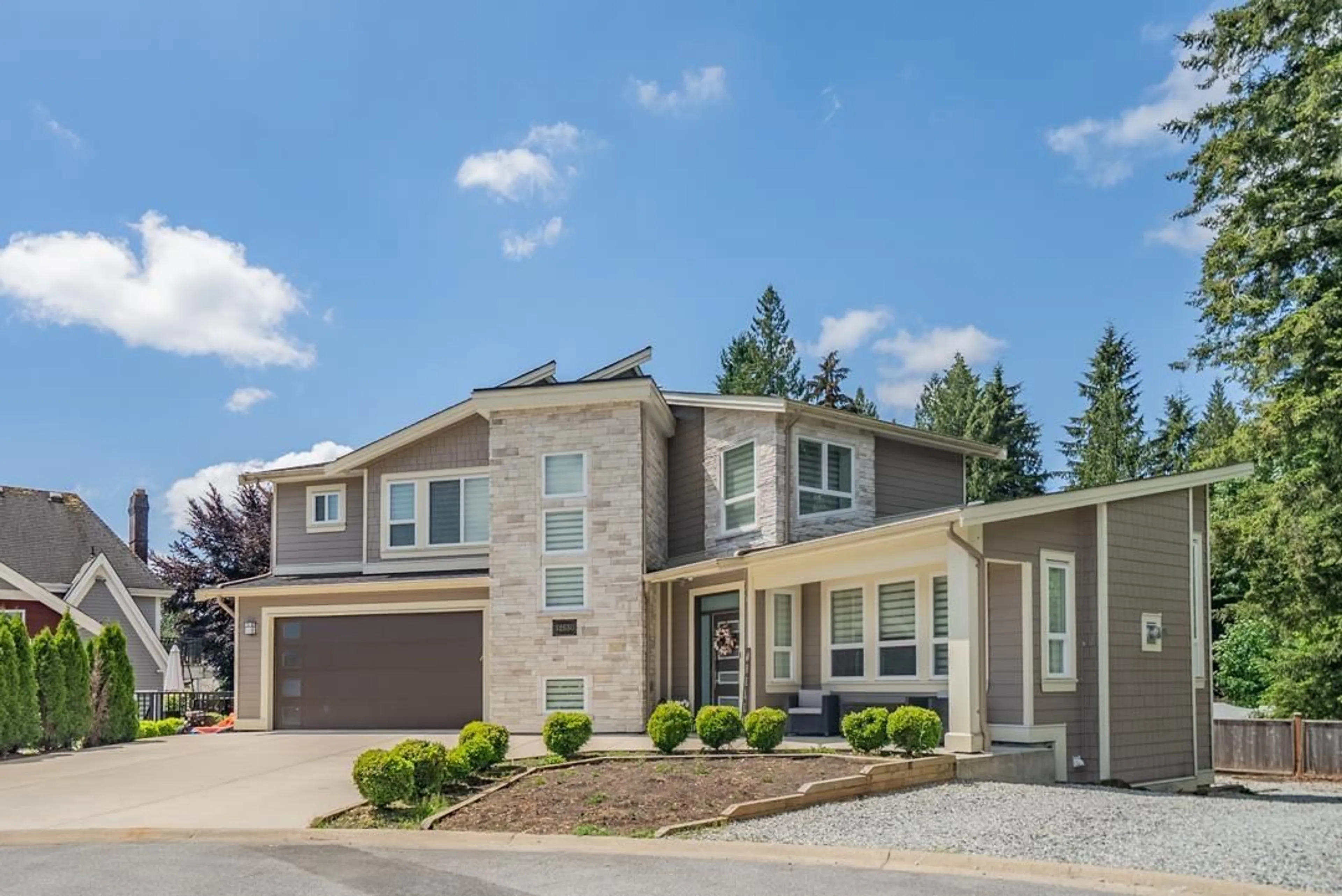 Home with vinyl exterior material, street for 32630 UNGER, Mission British Columbia V4S0B9