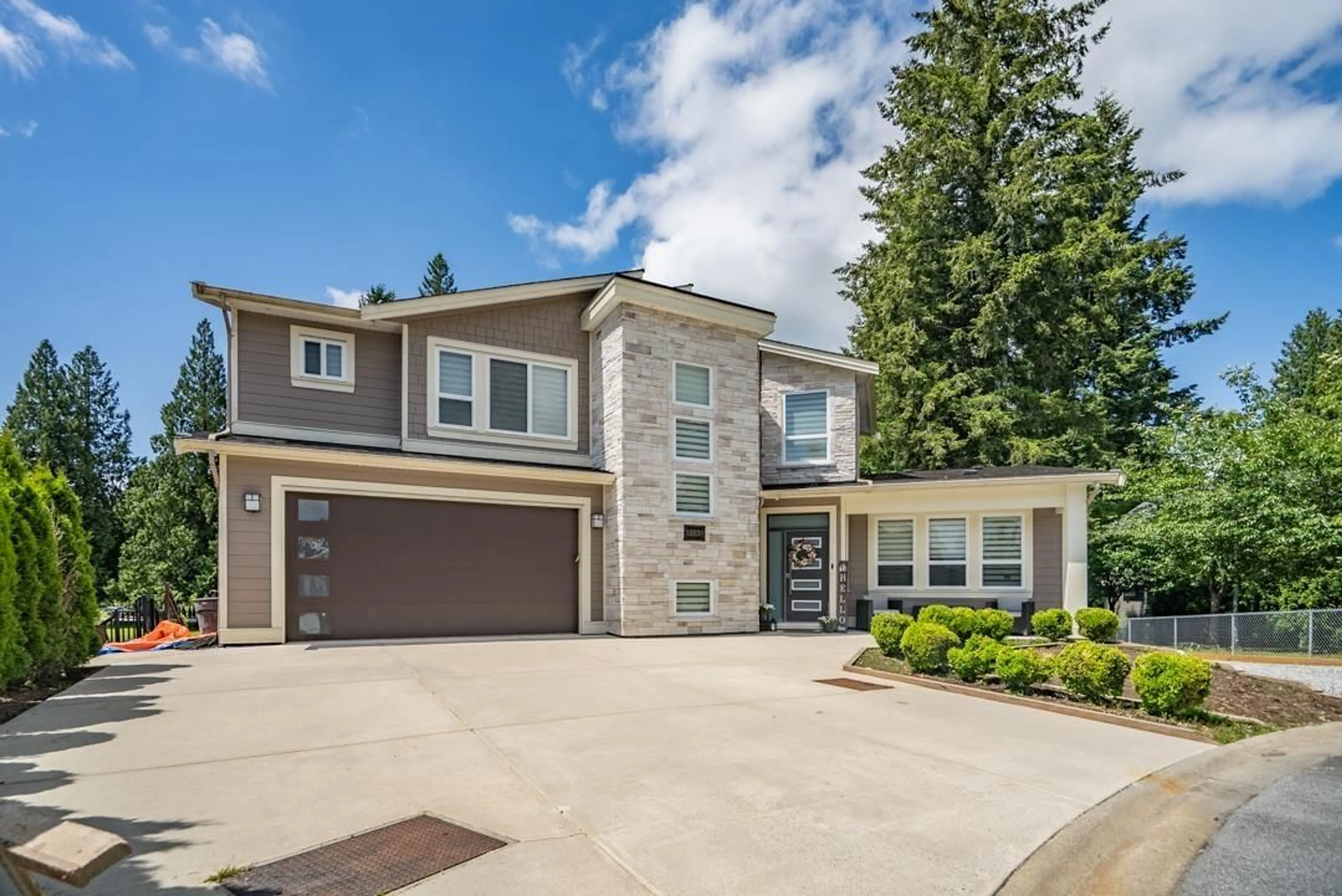 Home with vinyl exterior material, street for 32630 UNGER, Mission British Columbia V4S0B9